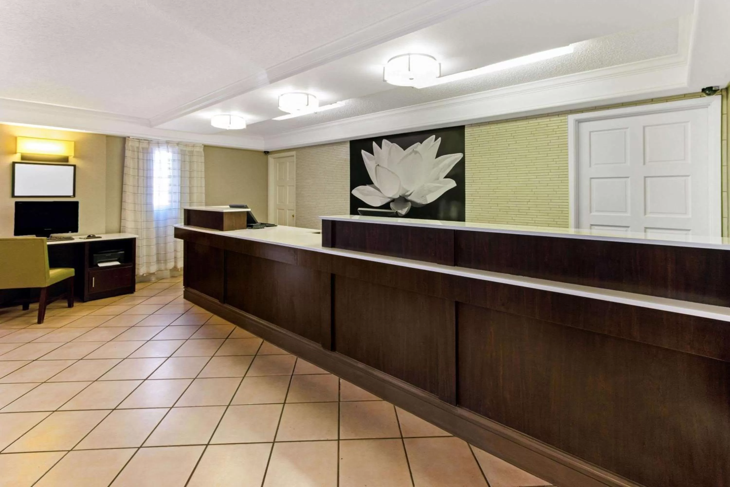 Lobby or reception in La Quinta Inn by Wyndham Santa Fe