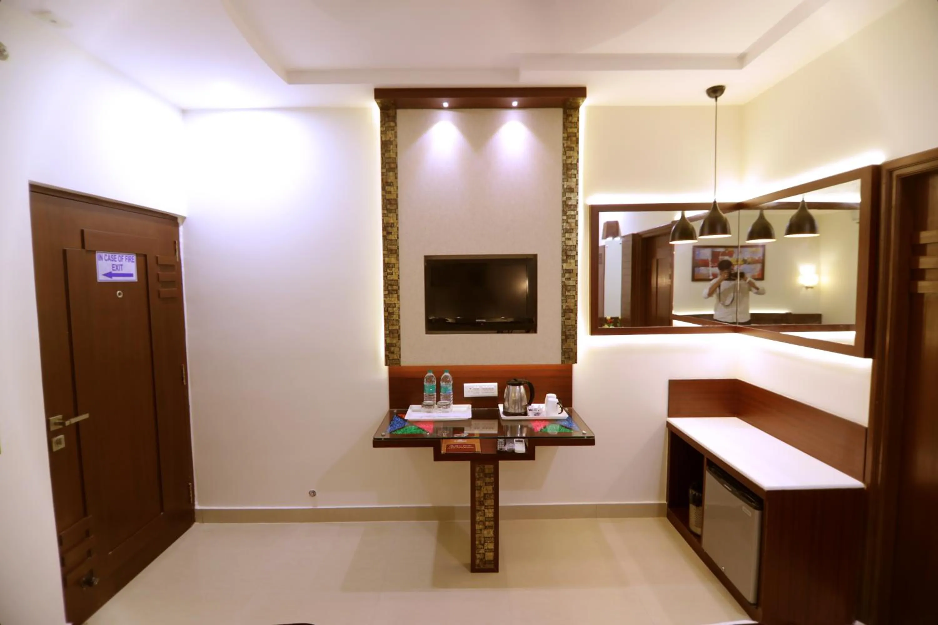 TV and multimedia, Bed in Taj Inn Hotel