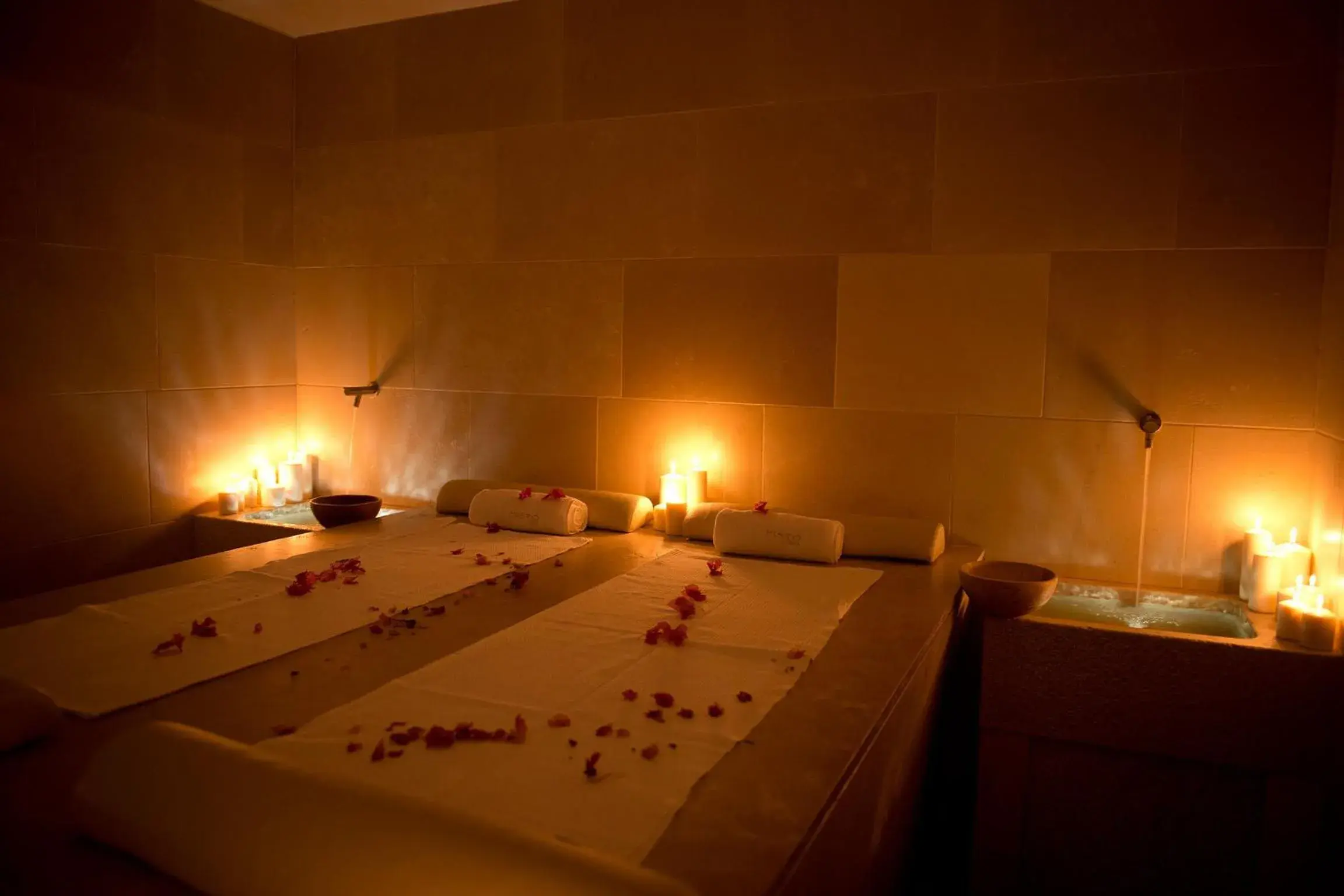 Massage, Bed in Relais Histò San Pietro Sul Mar Piccolo Massage, Bed in Relais Histò San Pietro Sul Mar Piccolo