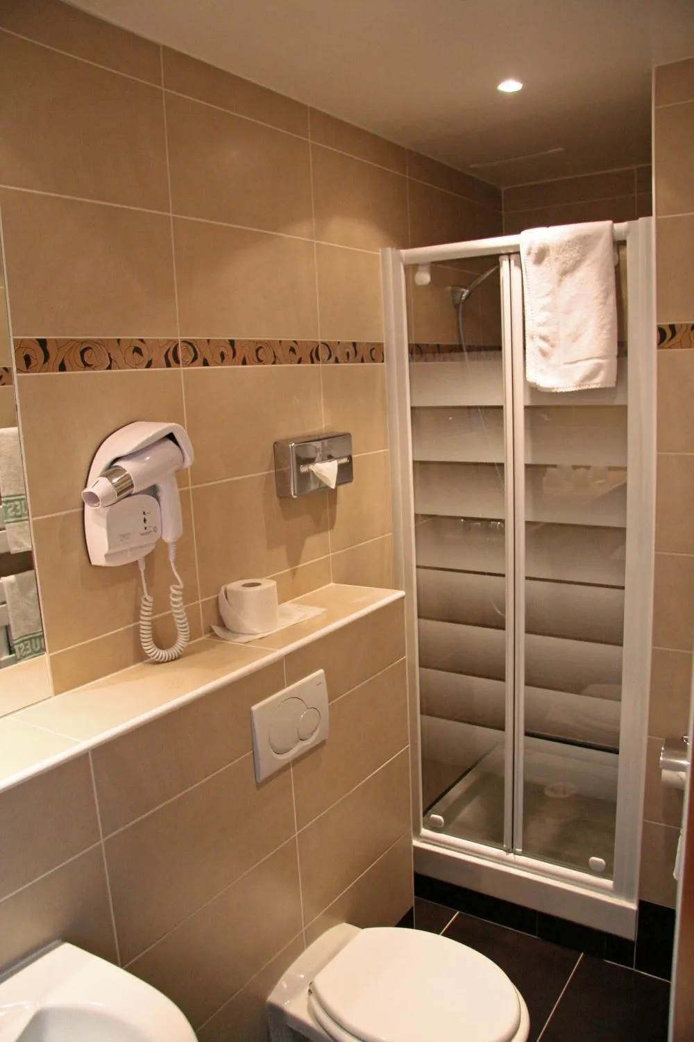 Bathroom in L'Ouest Hotel