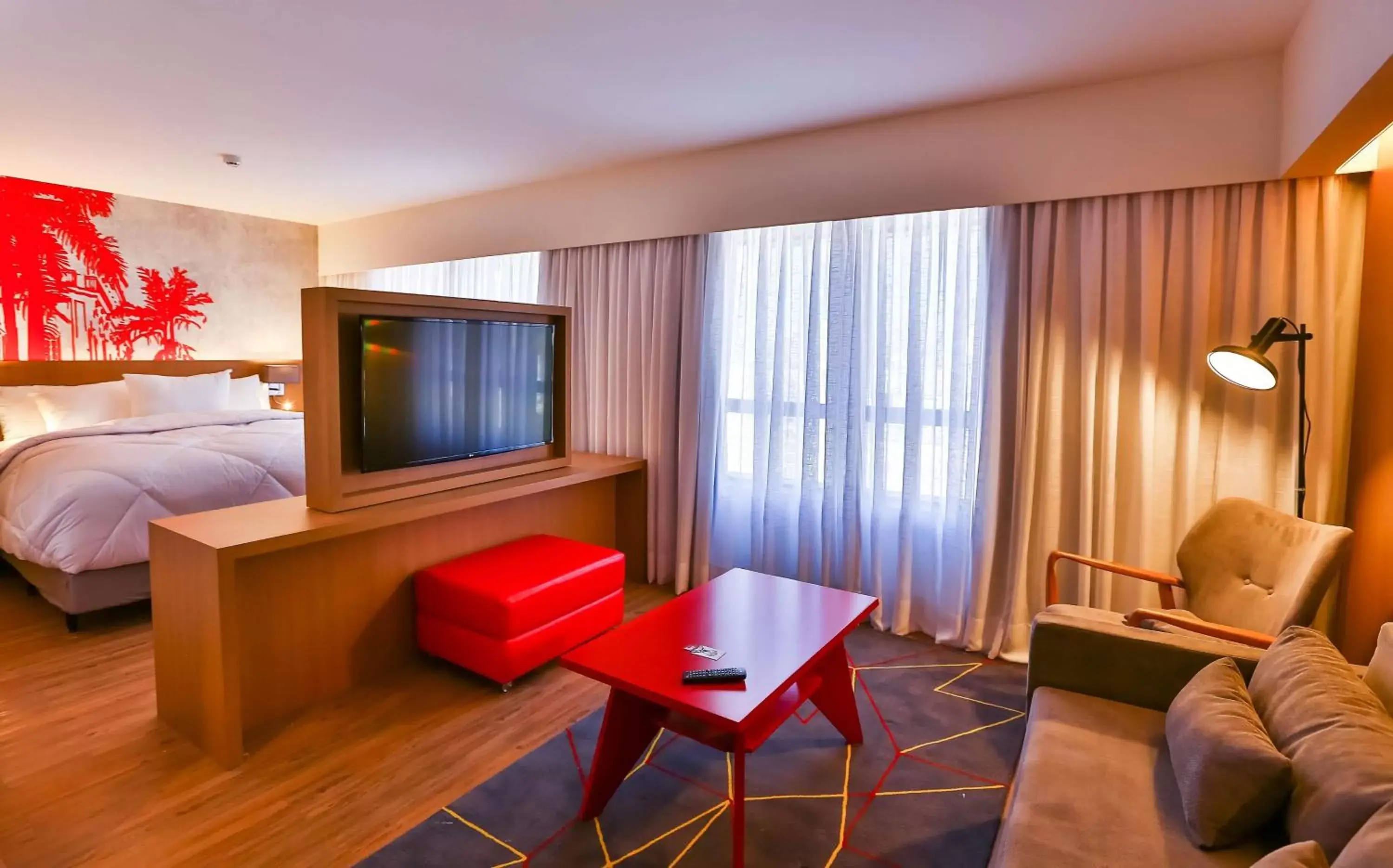 Bedroom, Seating Area in Radisson RED Campinas