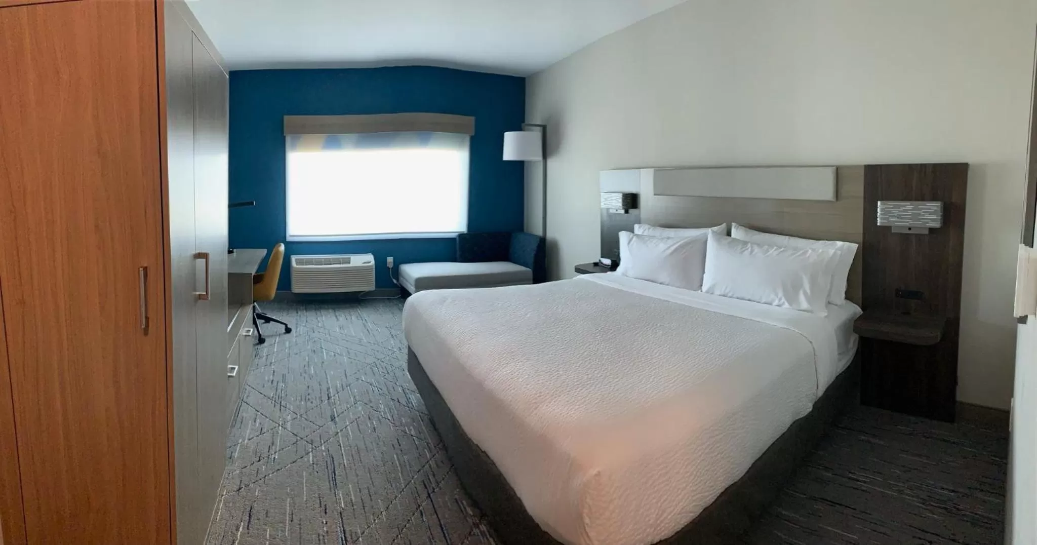 Photo of the whole room, Bed in Holiday Inn Express & Suites Courtenay - Comox by IHG
