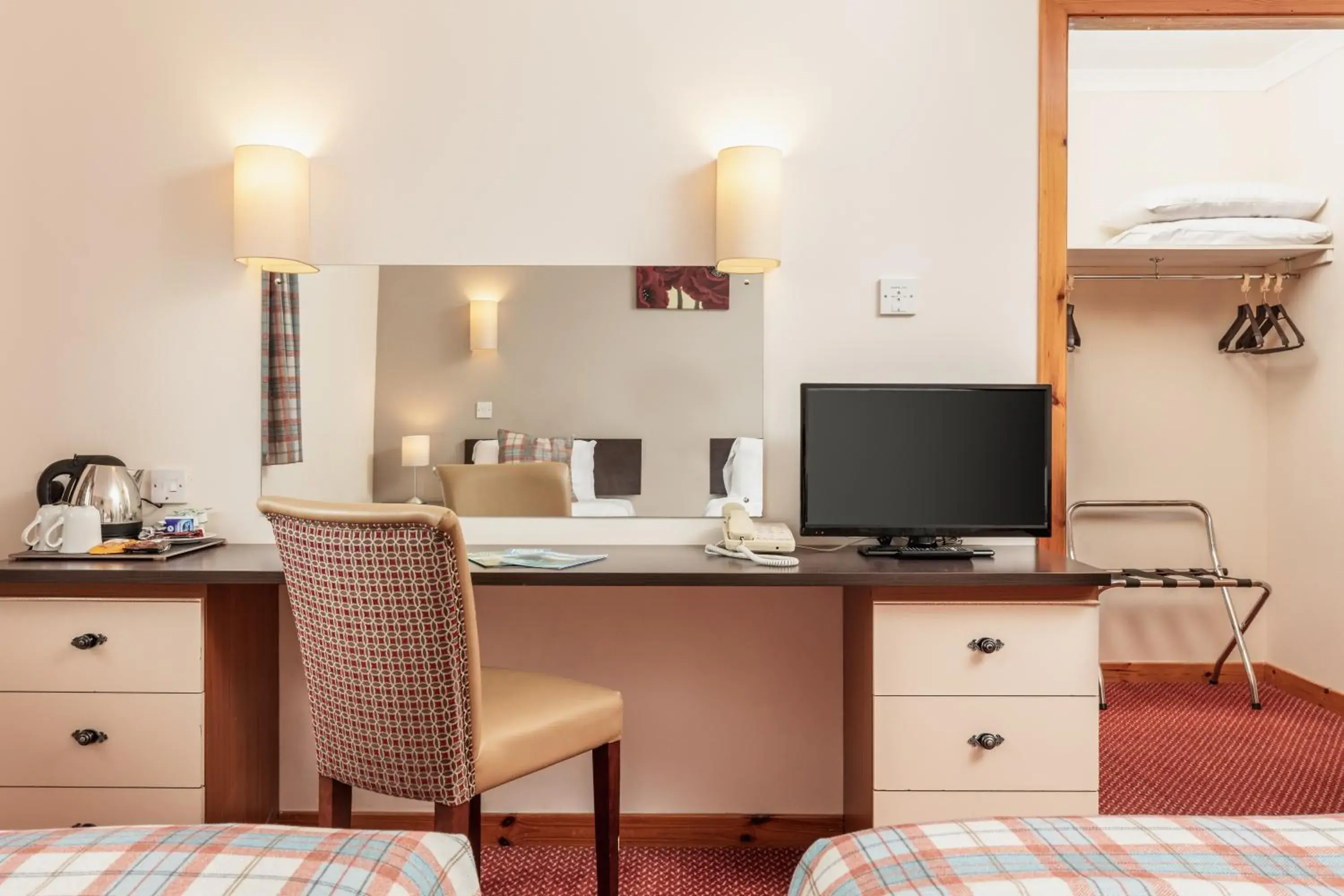 Bedroom, TV/Entertainment Center in Highlander Hotel ‘A Bespoke Hotel’