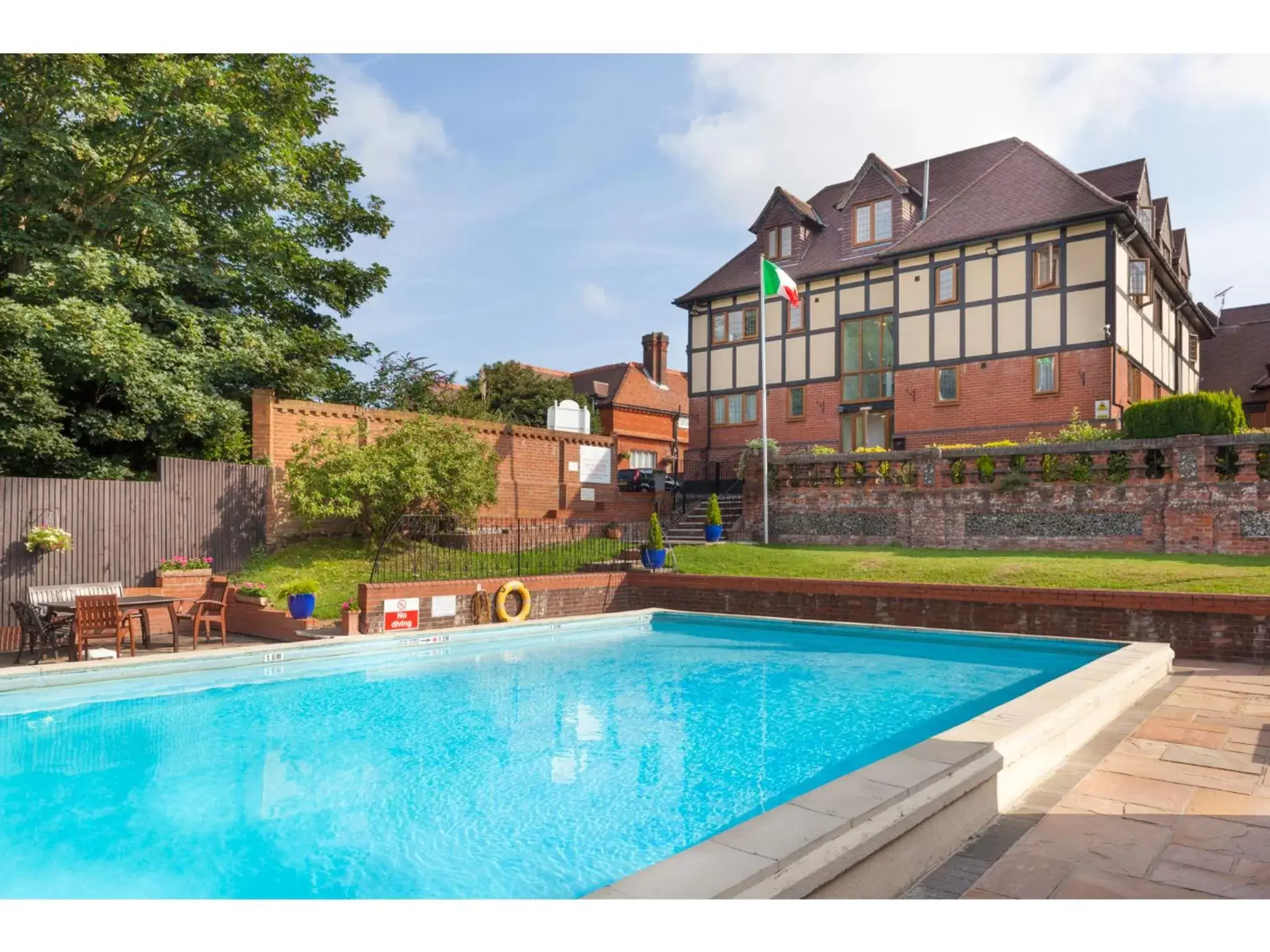 Property building, Swimming Pool in De Rougemont Manor