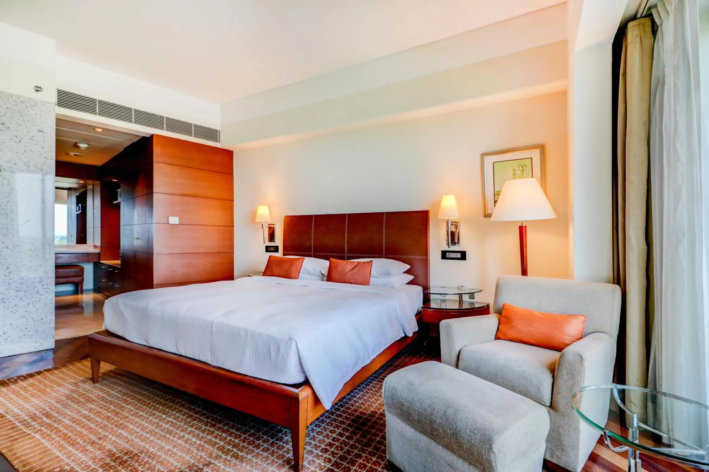 Photo of the whole room, Bed in Hyatt Regency Kolkata