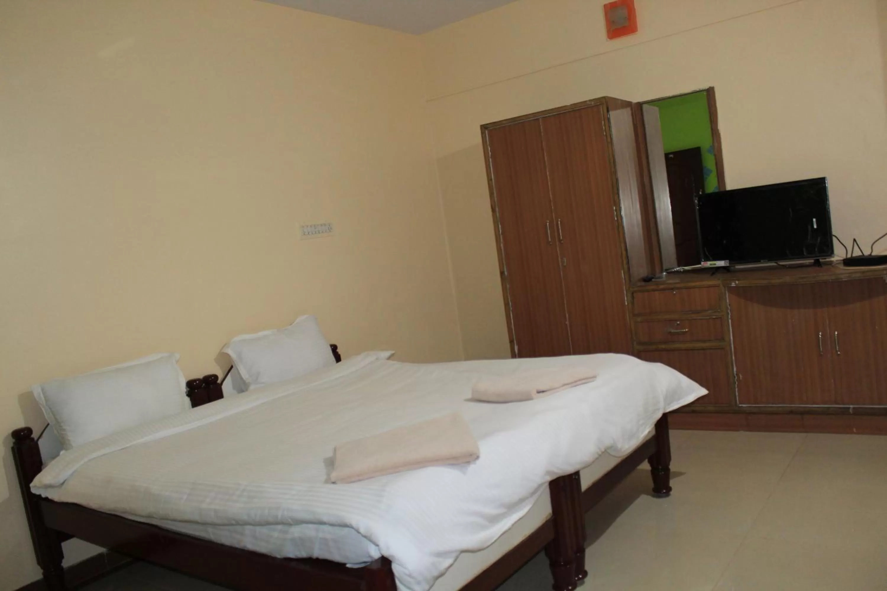 Bedroom, Bed in Greenwood Resort