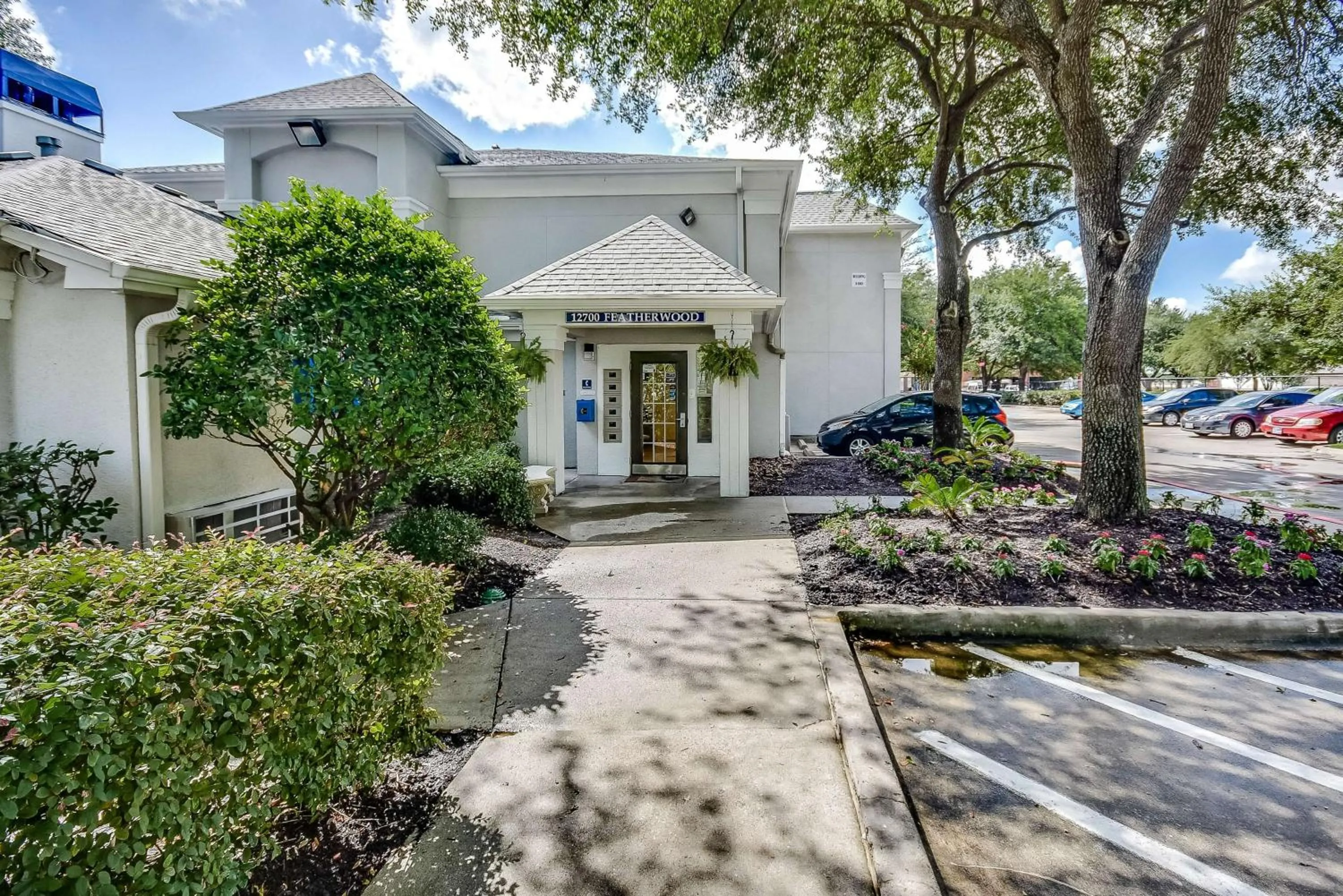 Property building in Studio 6-Houston, TX - Hobby South