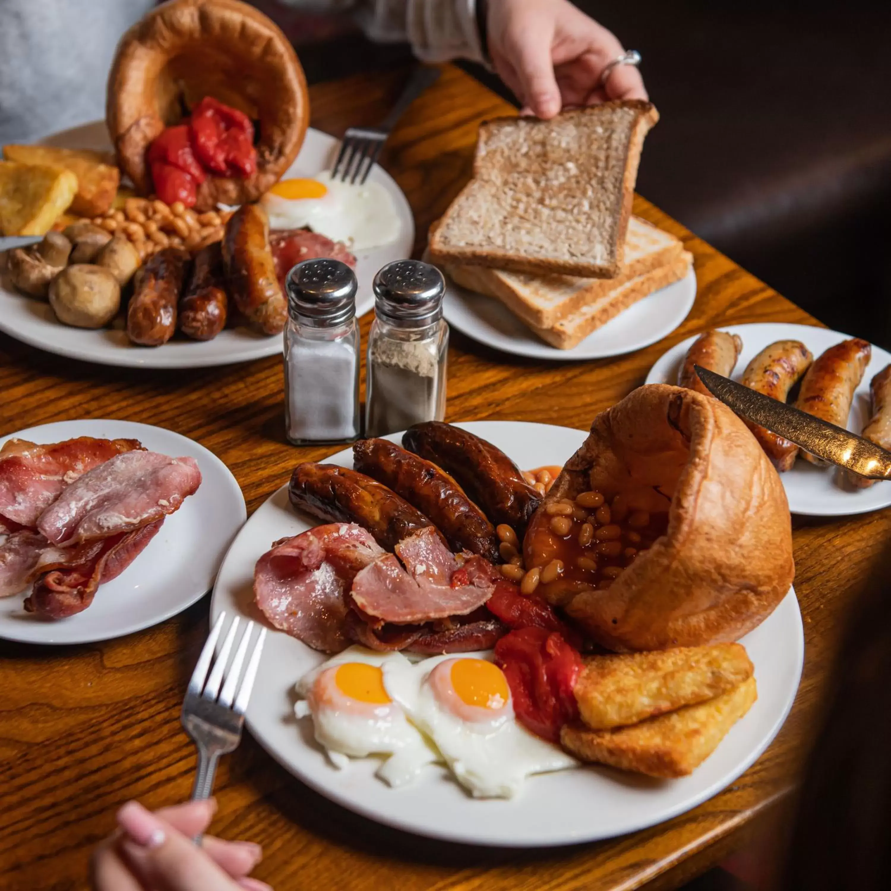 Breakfast in Toby Carvery Strathclyde, M74 J6 by Innkeeper's Collection