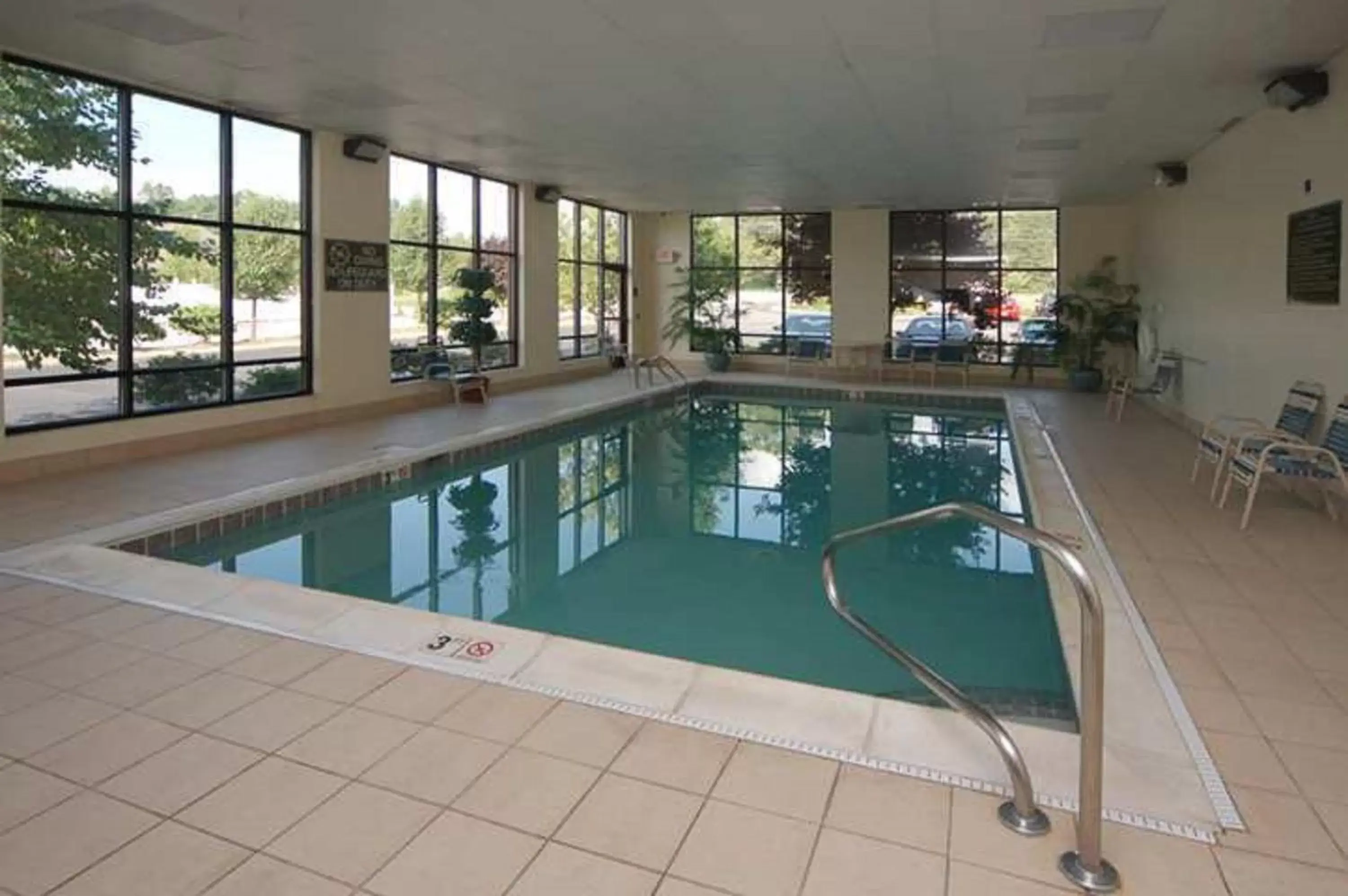 Swimming Pool in Comfort Inn