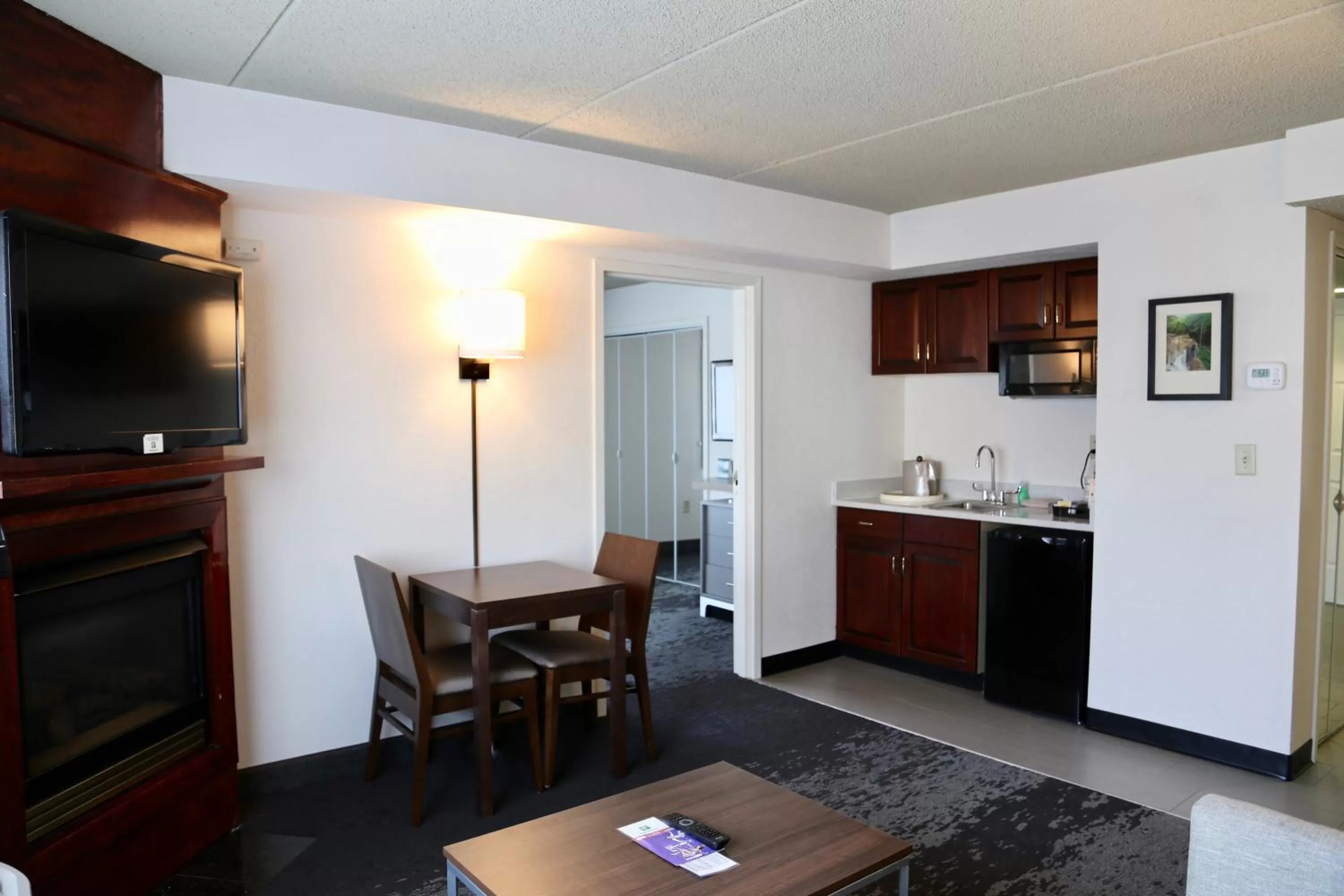 Living room in Holiday Inn Salem by IHG