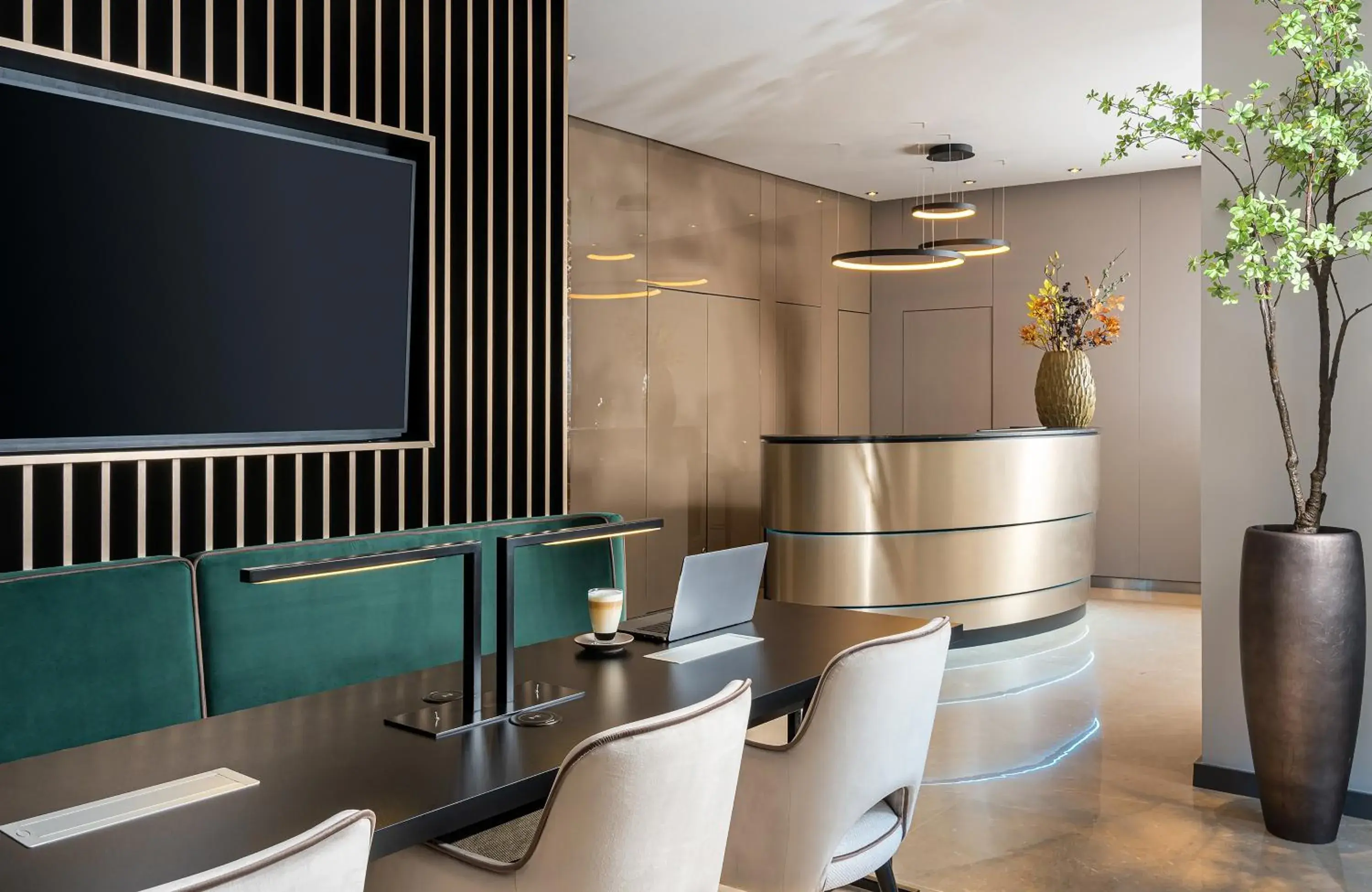 Lobby or reception, TV/Entertainment Center in Leonardo Hotel Bucharest City Center