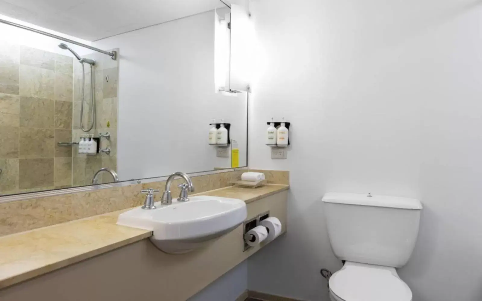 Toilet, Bathroom in Holiday Inn Sydney Potts Point