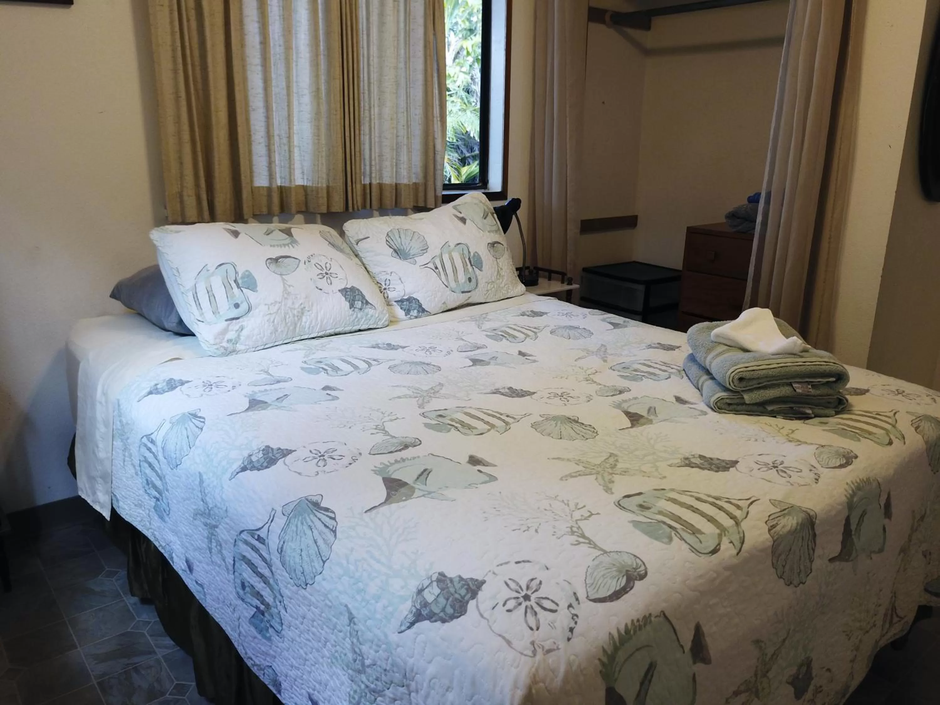 Bed in Hawaiian Ohana Home