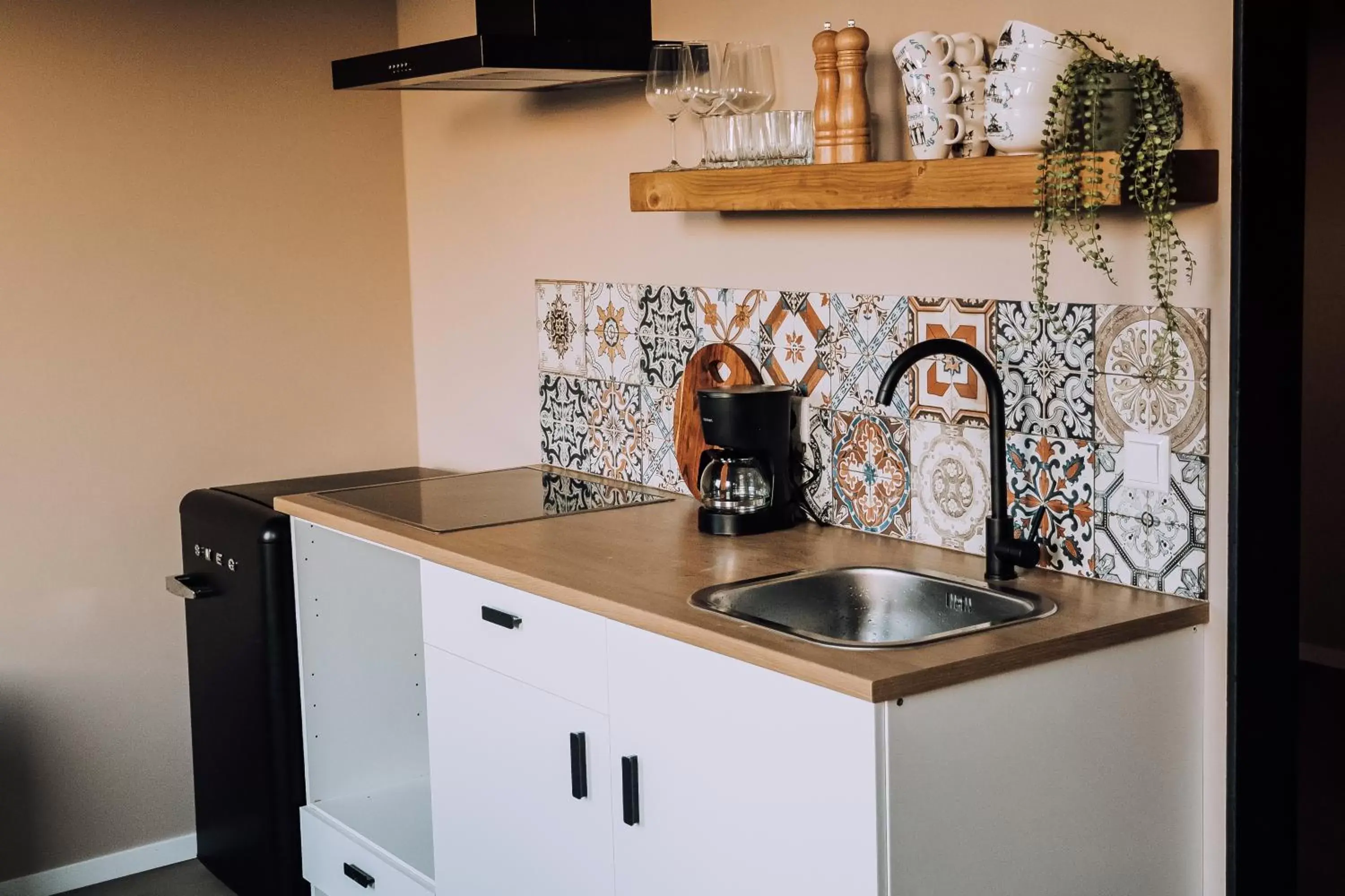 Kitchen or kitchenette, Kitchen/Kitchenette in B&B De Terpen