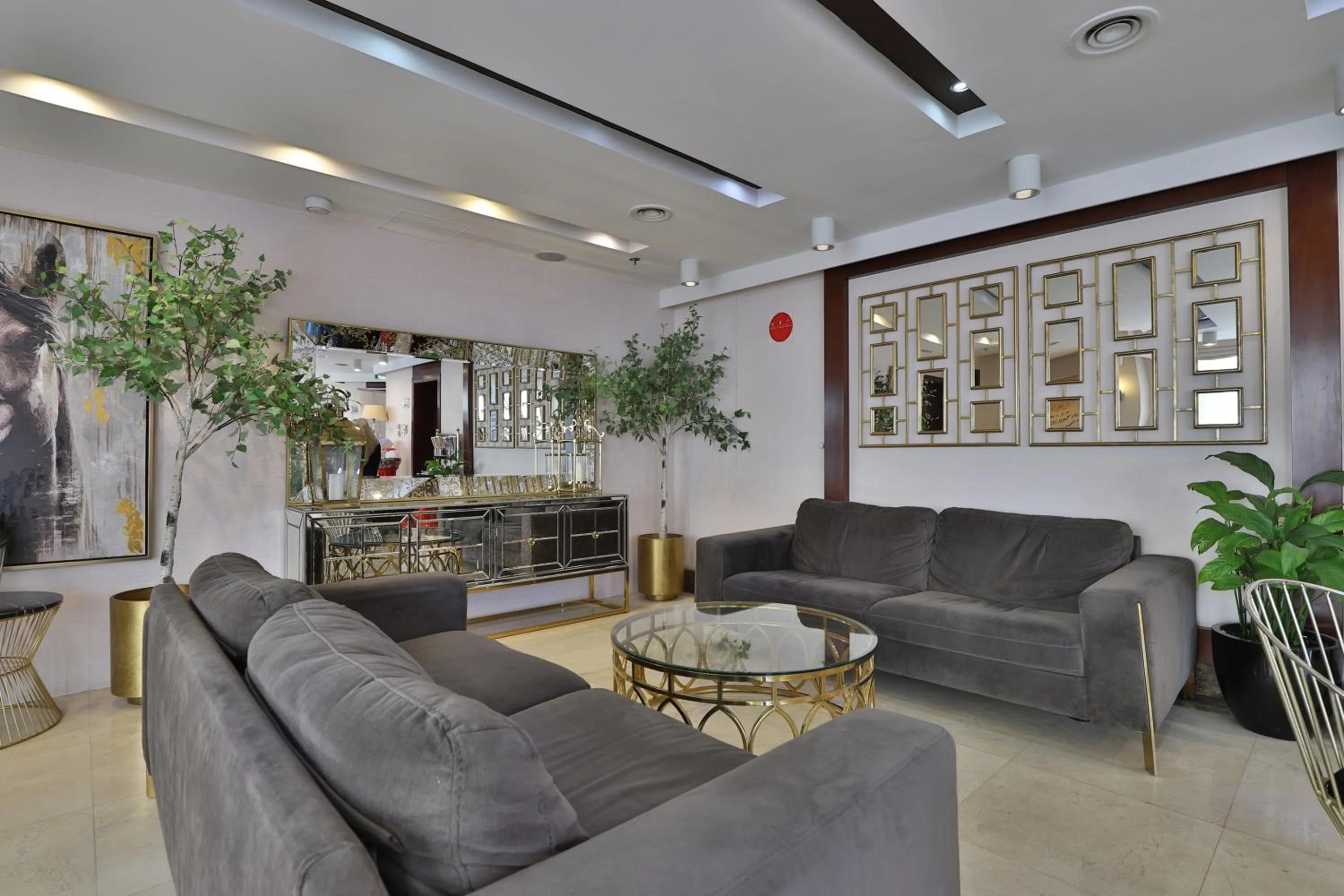 Seating area in Sun And Sands Downtown