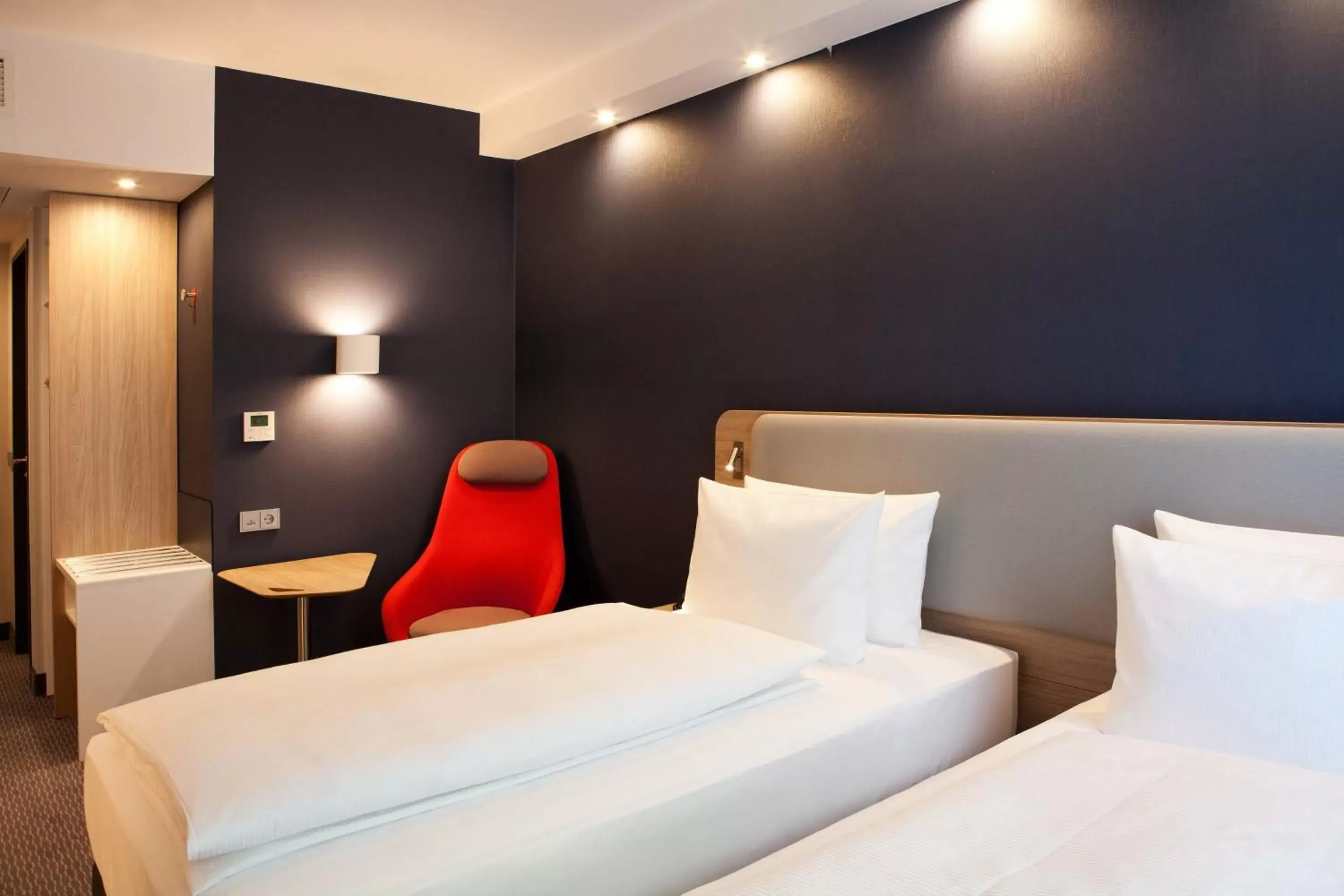Photo of the whole room, Bed in Holiday Inn Express Munich - Olympiapark, an IHG Hotel
