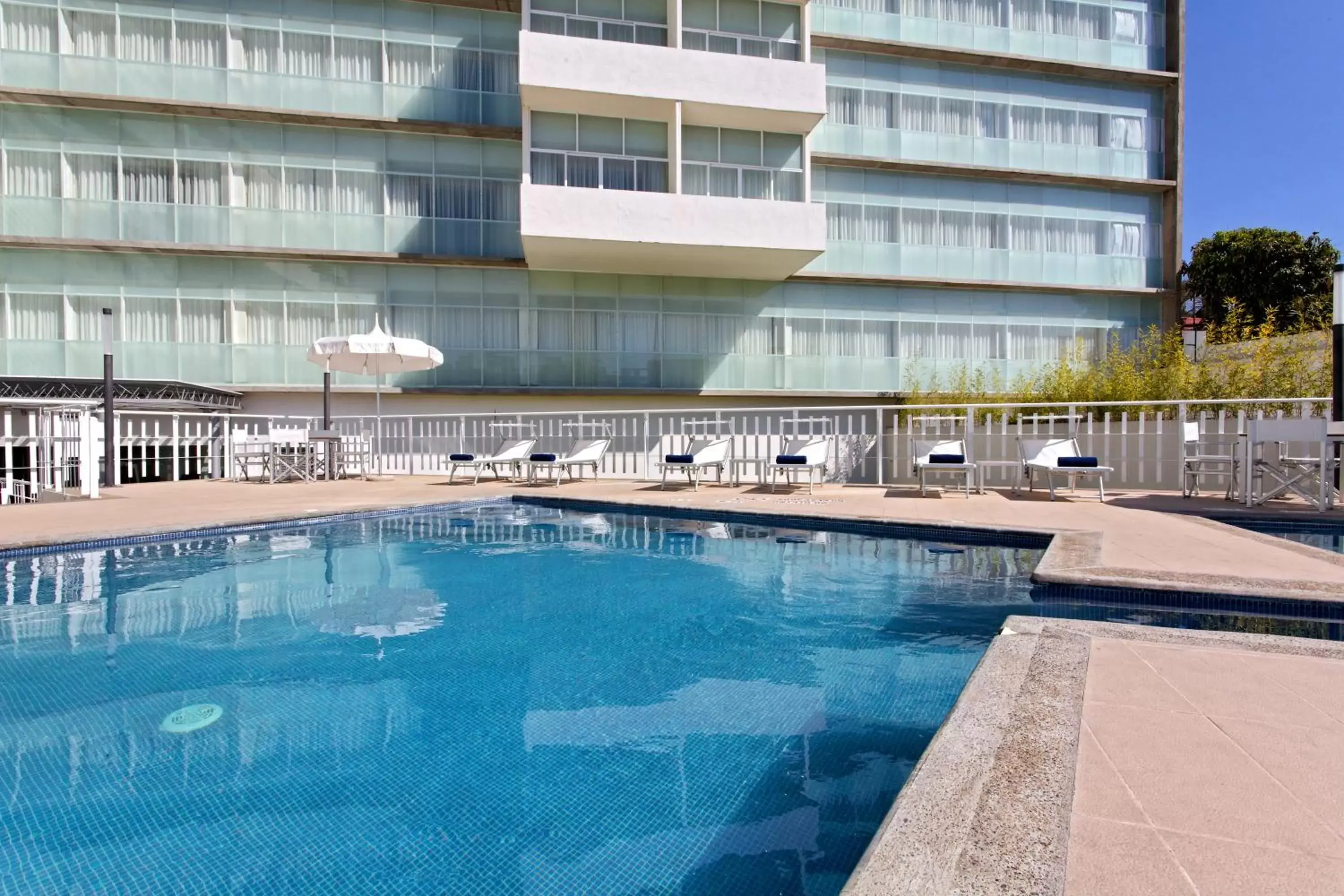 Swimming pool in Holiday Inn Express Guadalajara Expo, an IHG Hotel