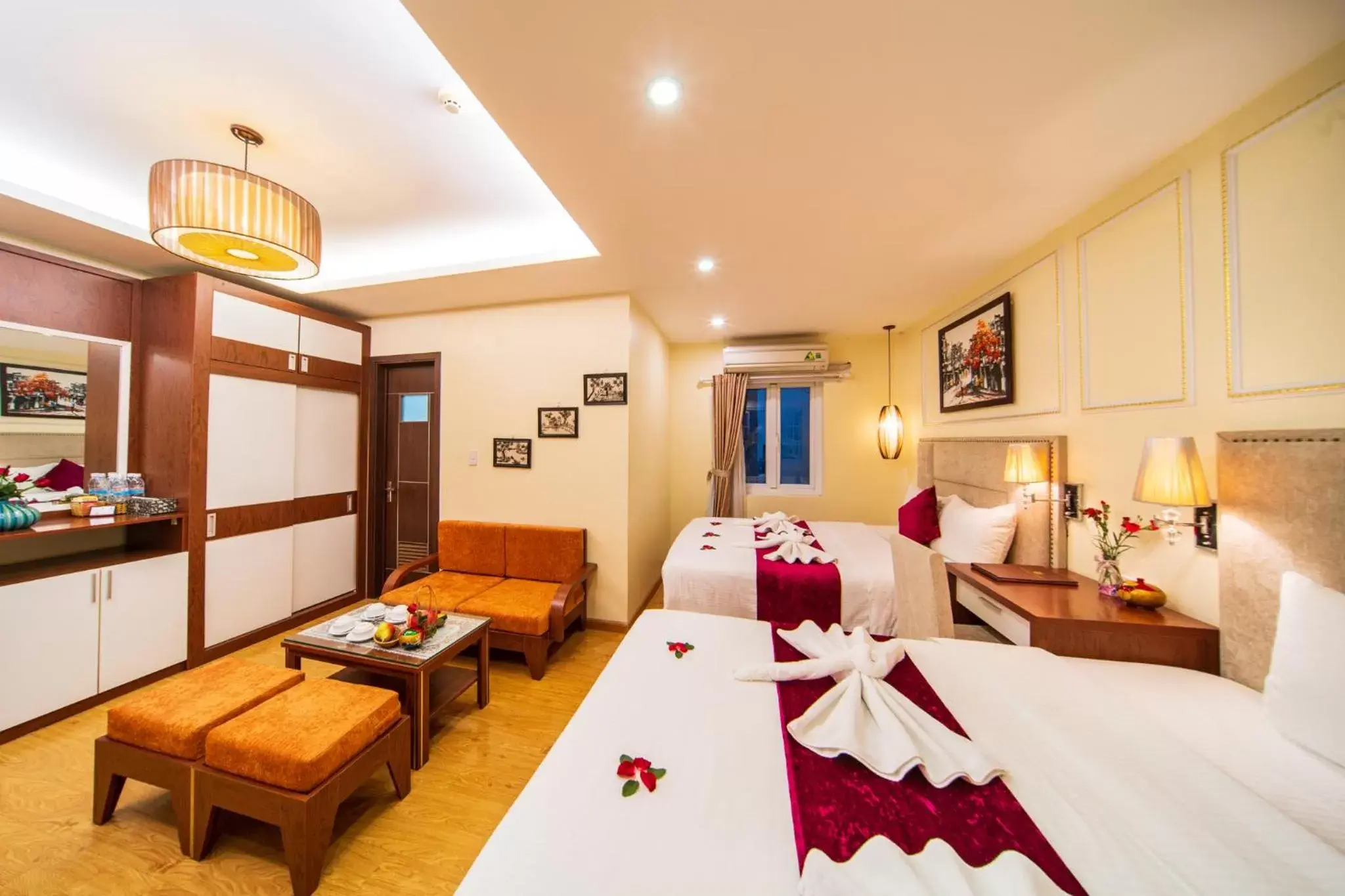 Bed in Golden Legend Diamond Hotel