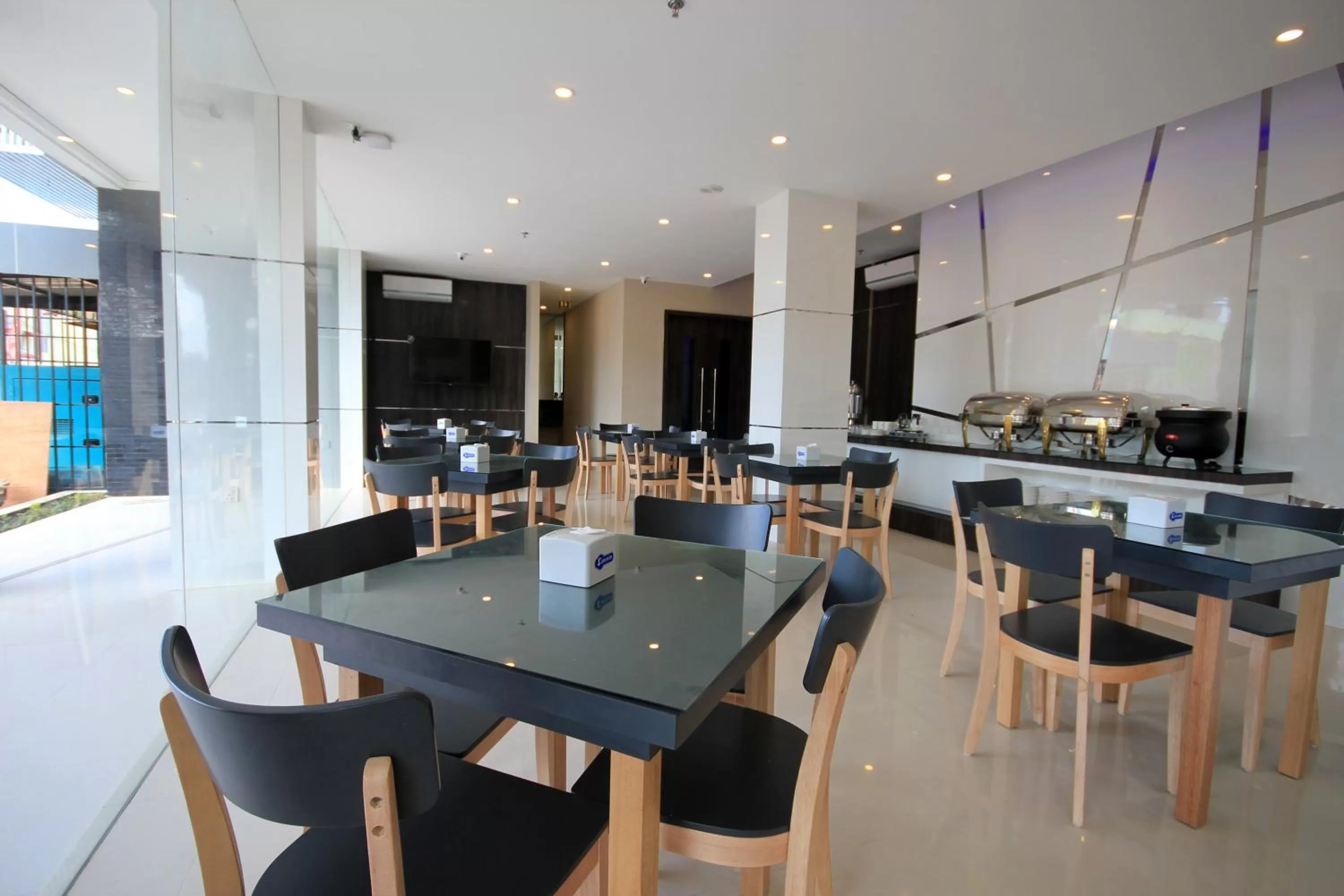 Restaurant/places to eat in OS Hotel Airport Batam