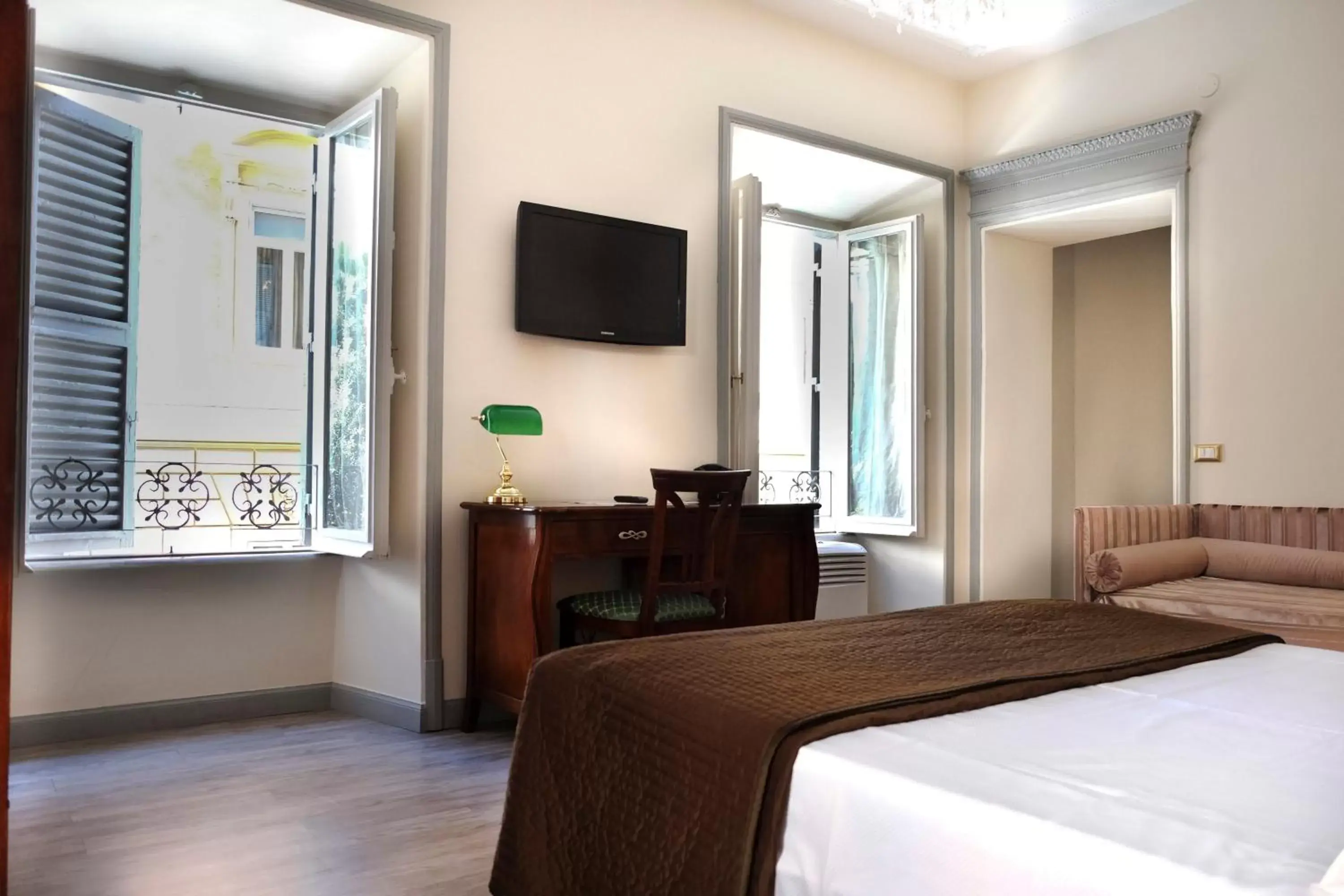 Bedroom, TV/Entertainment Center in Sleep In Rome Ludovisi
