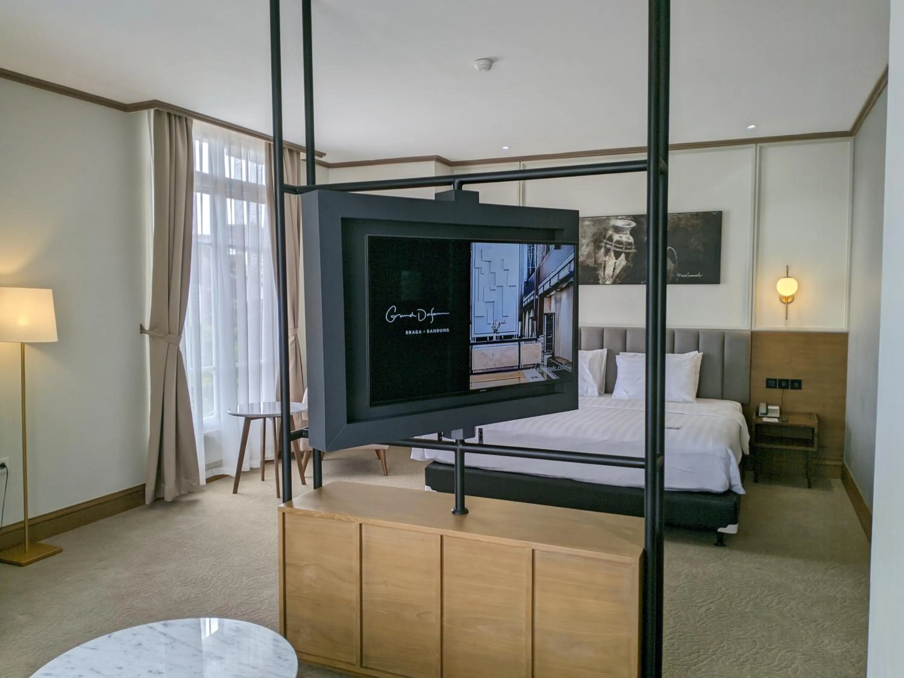 Living room, Bed in Hotel Dafam Semarang