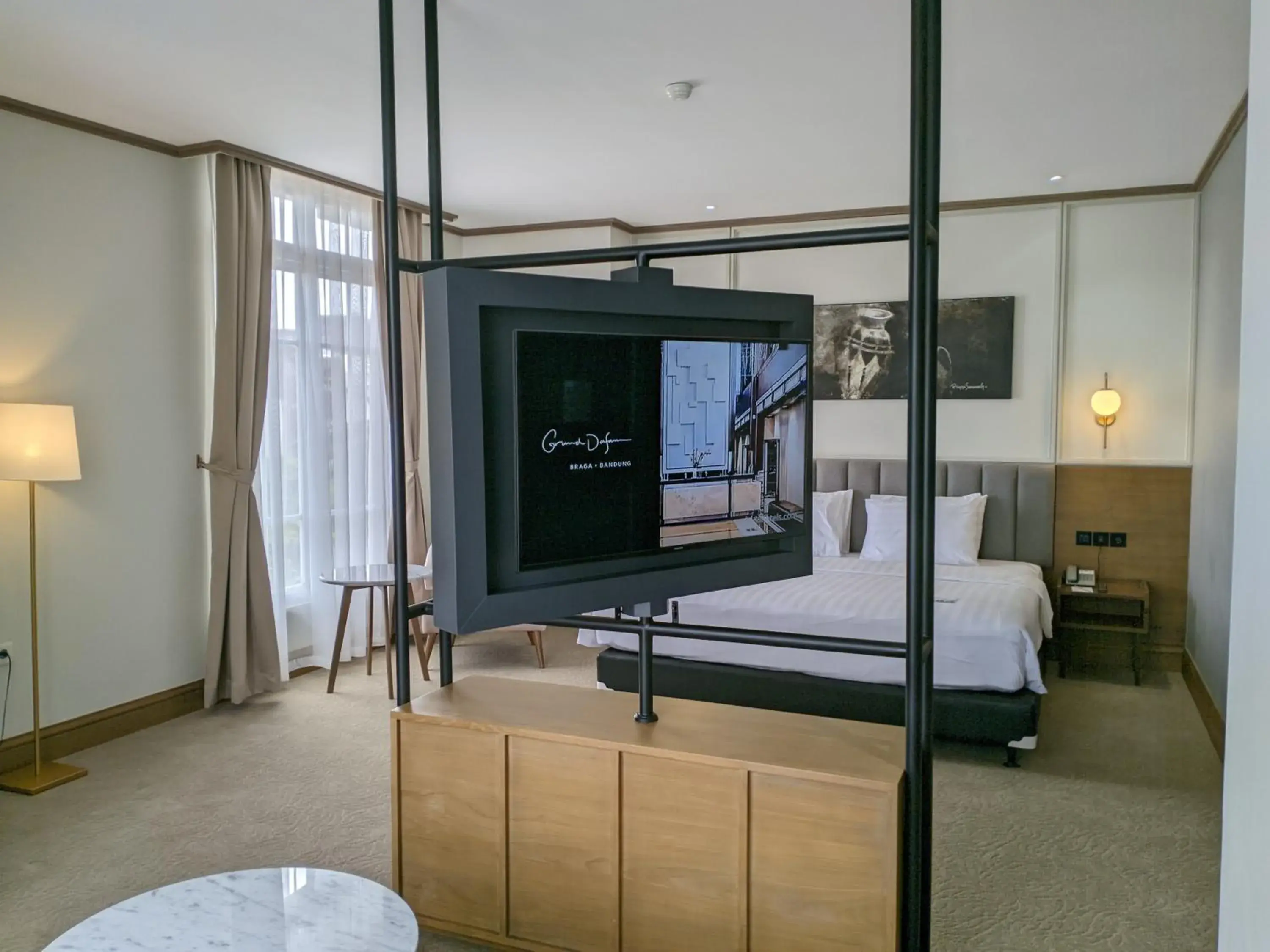 Living room, Bed in Hotel Dafam Semarang Living room, Bed in Hotel Dafam Semarang