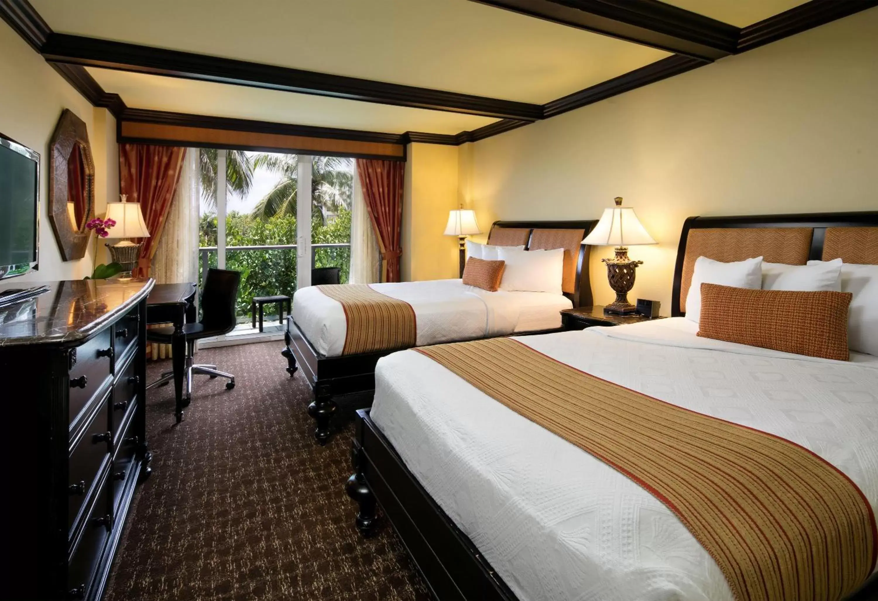 Bedroom, Bed in Jupiter Beach Resort & Spa