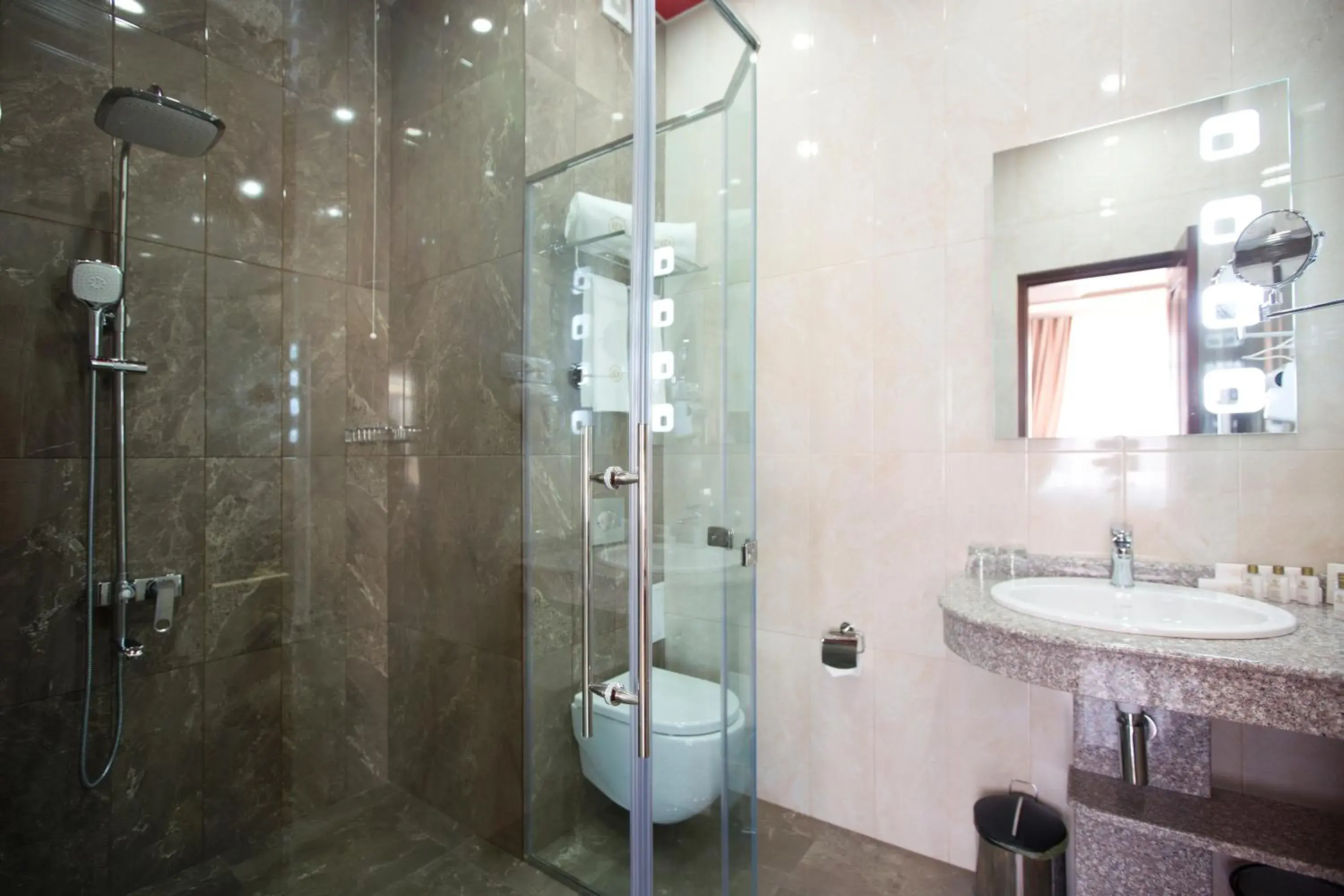 Shower, Bathroom in Central Hotel