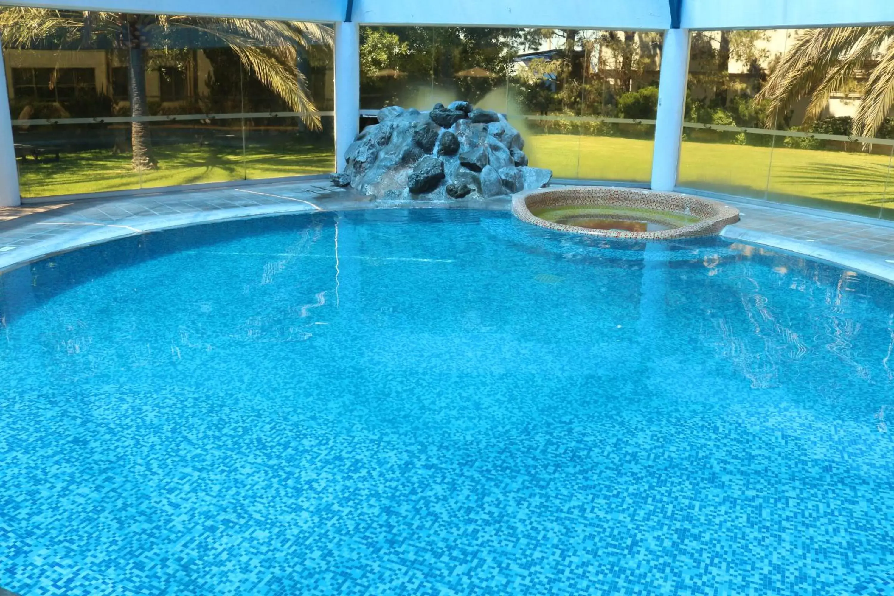 Pool view, Swimming Pool in Hotel Victoria Express