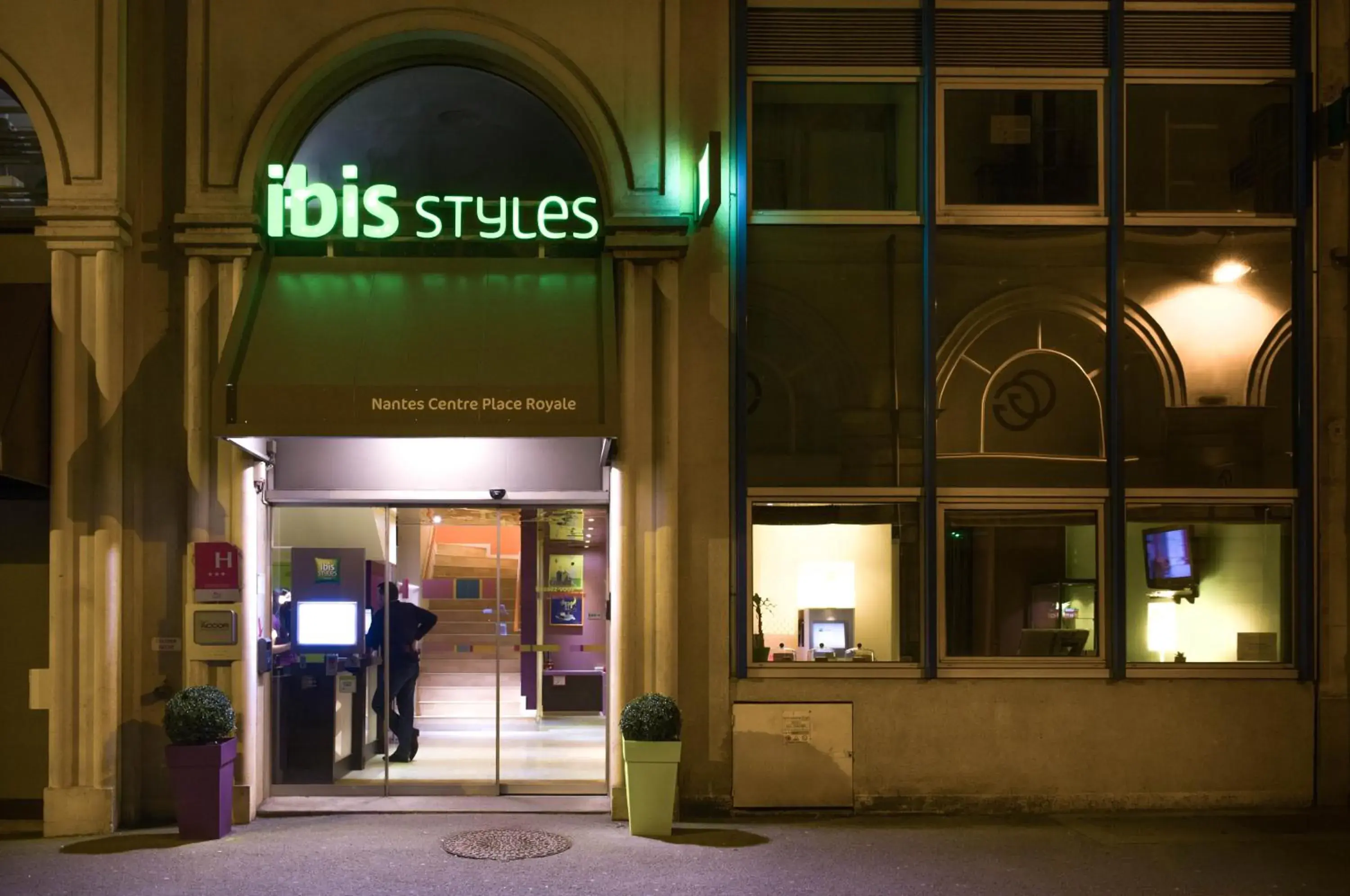 Facade/Entrance in ibis Styles Nantes Centre Place Royale