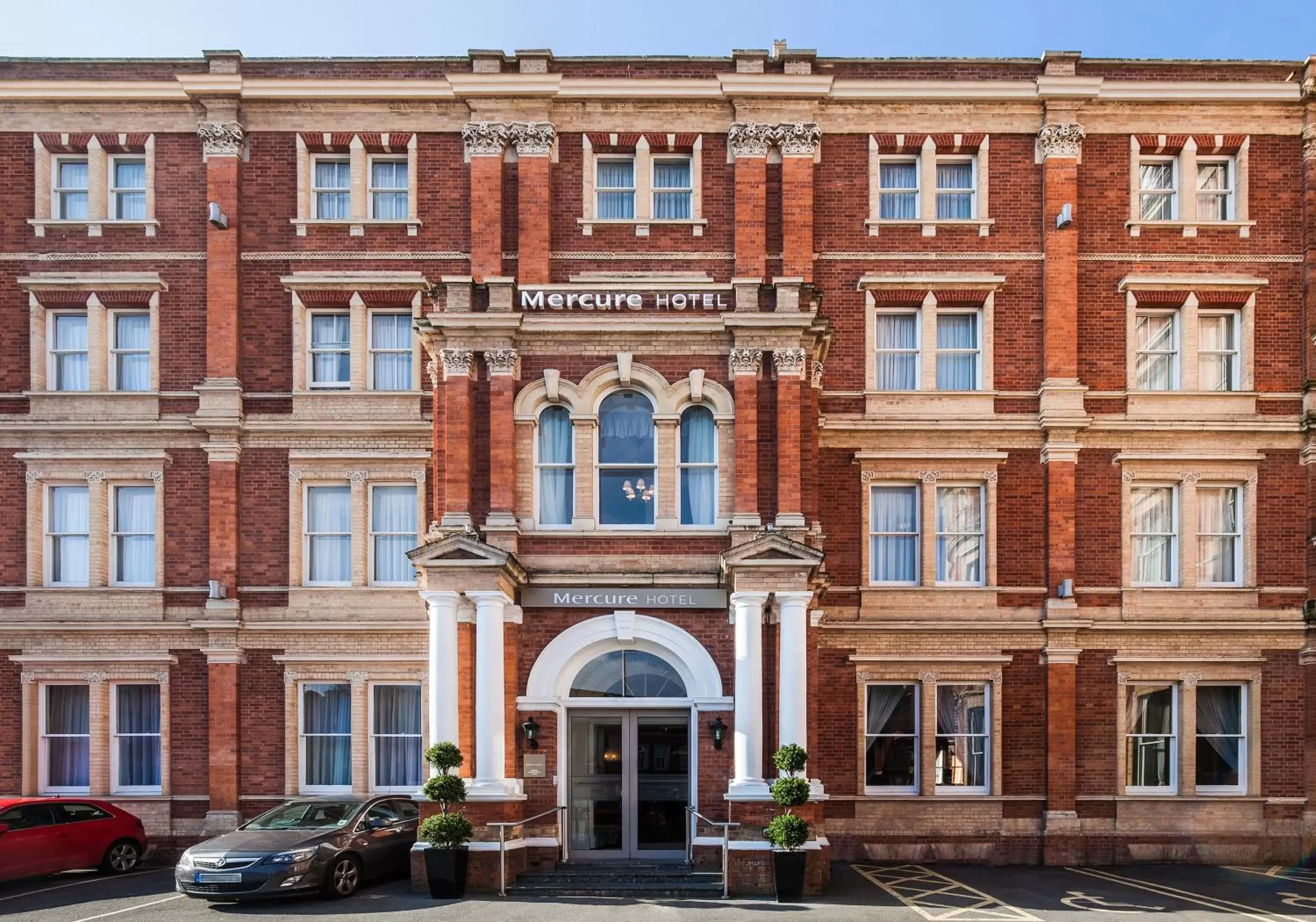 Facade/entrance, Property Building in Mercure Exeter Rougemont Hotel