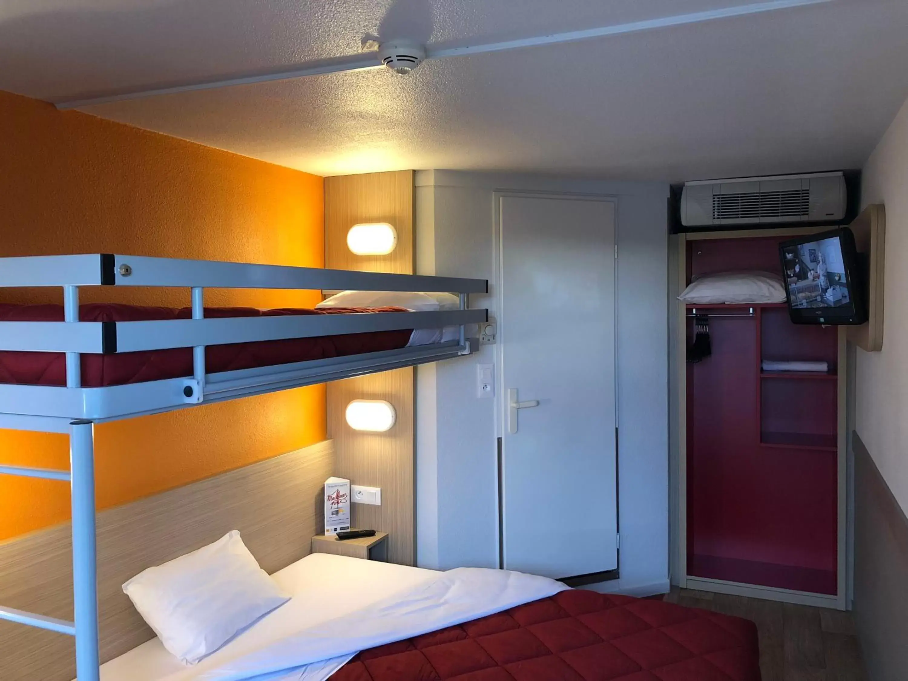 Bunk Bed in Premiere Classe Perpignan Sud