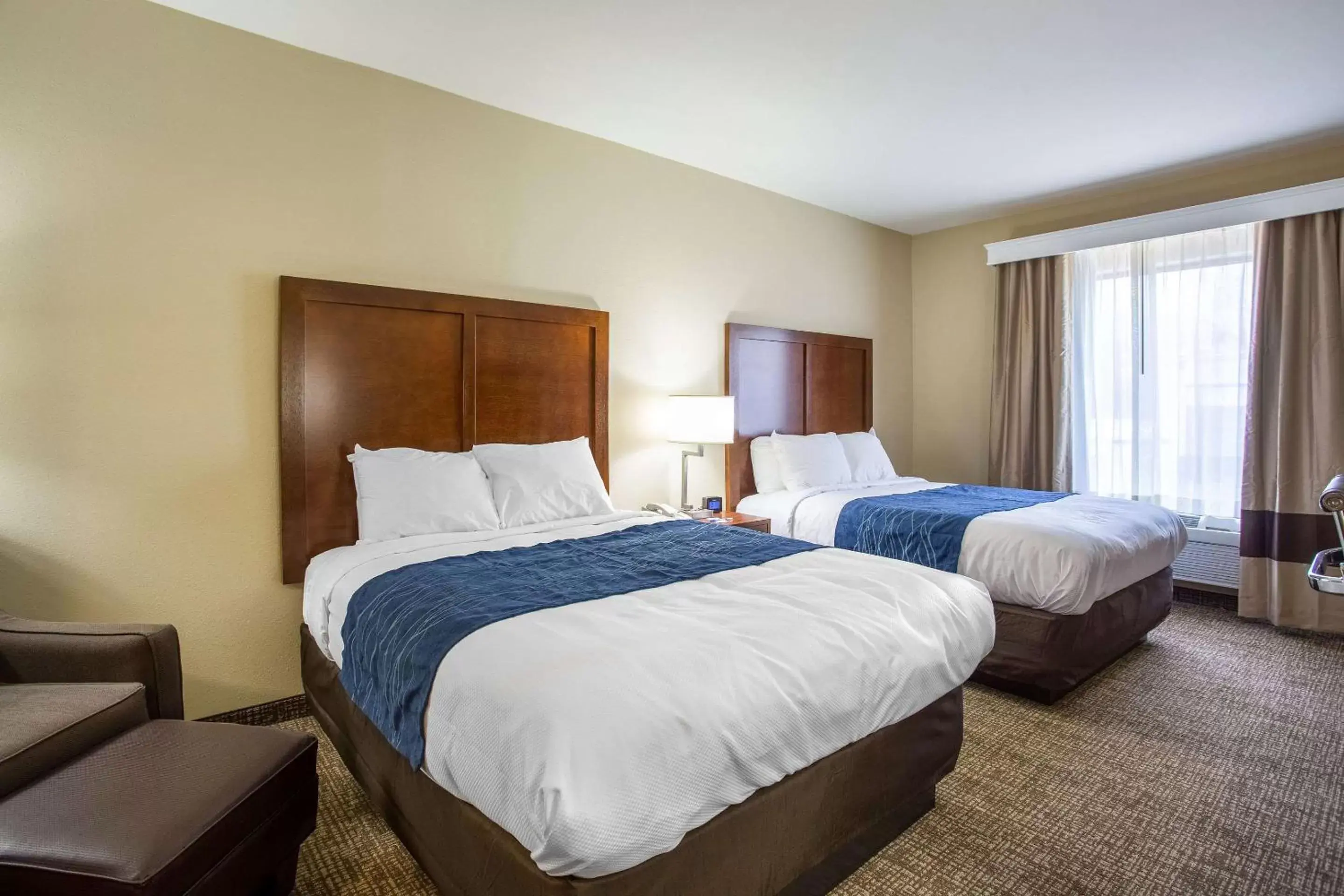 Photo of the whole room, Bed in Comfort Inn & Suites Baton Rouge Airport