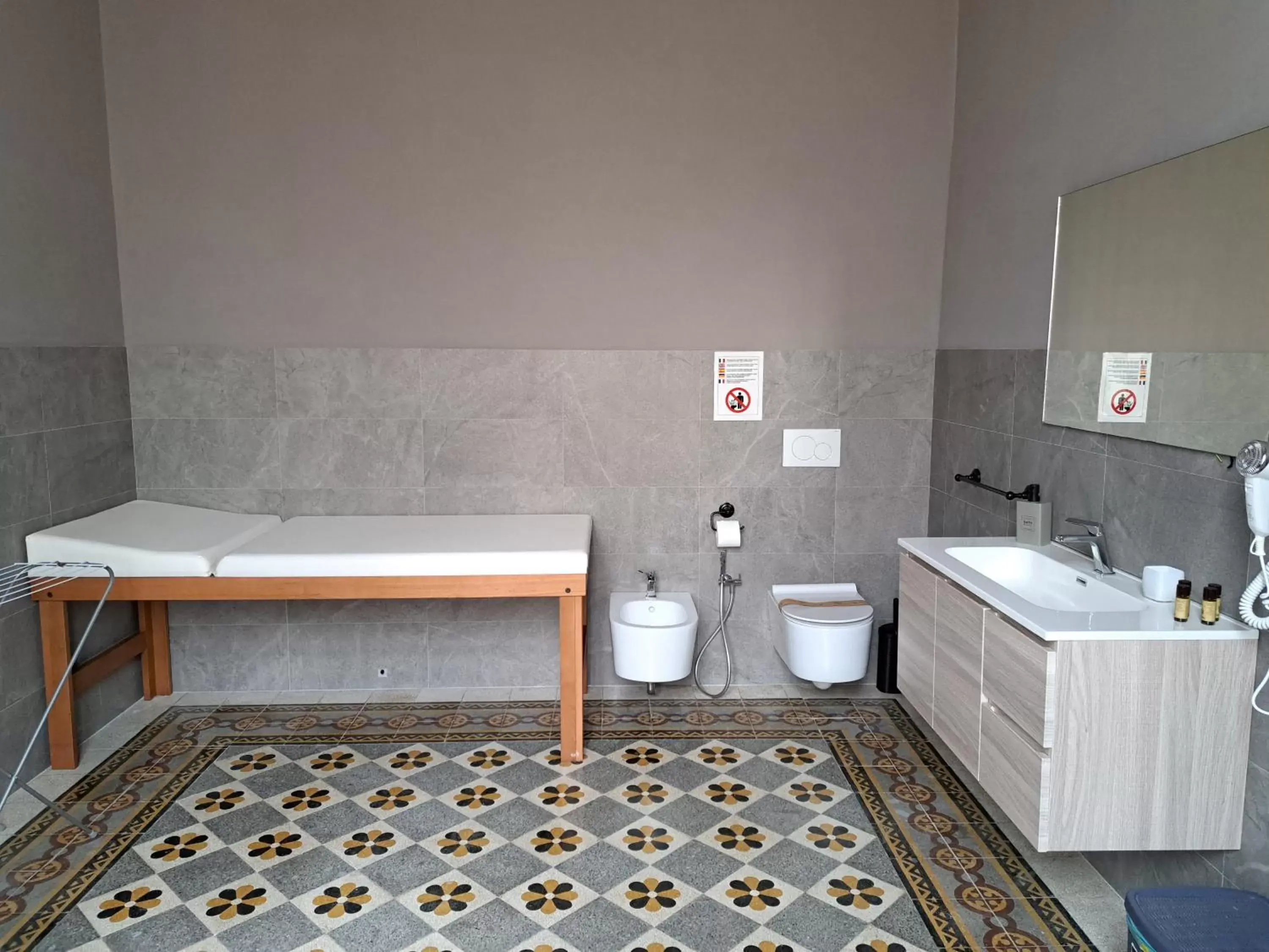 Bathroom in iLCastellano - Suites & Apartments