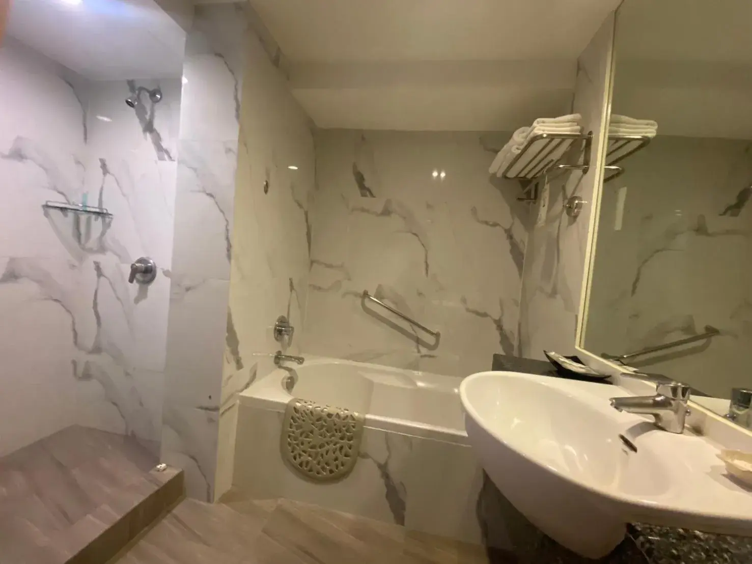 Bathroom in Gold Orchid Bangkok Hotel