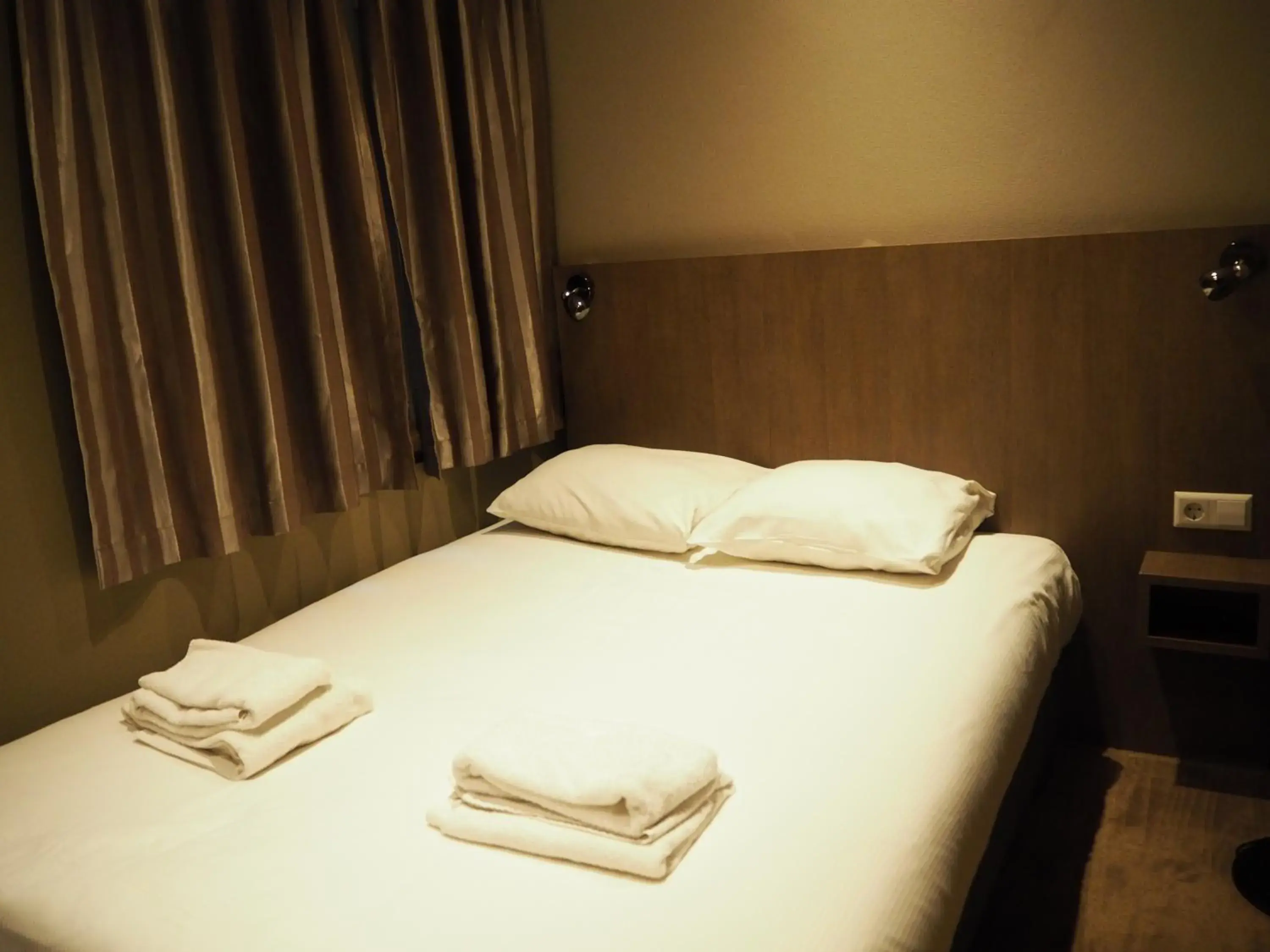 Bedroom, Bed in Aston City Hotel
