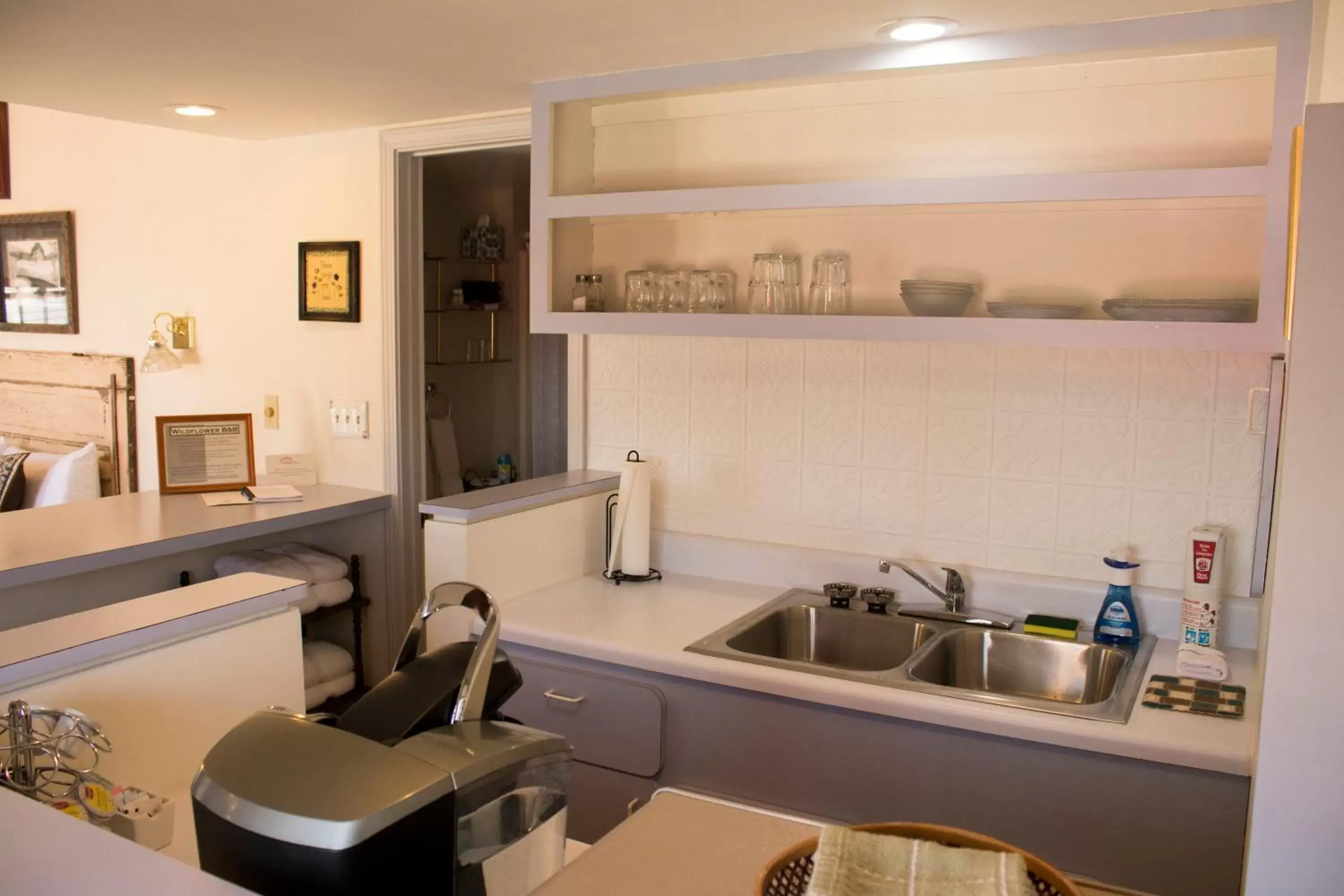 Kitchen/Kitchenette in Wildflower Bed and Breakfast