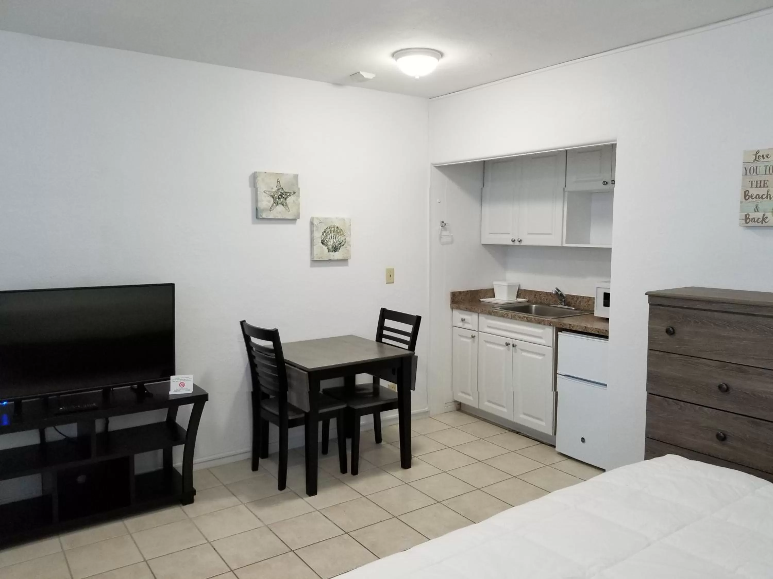 Kitchen or kitchenette in Sandalwood Beach Resort