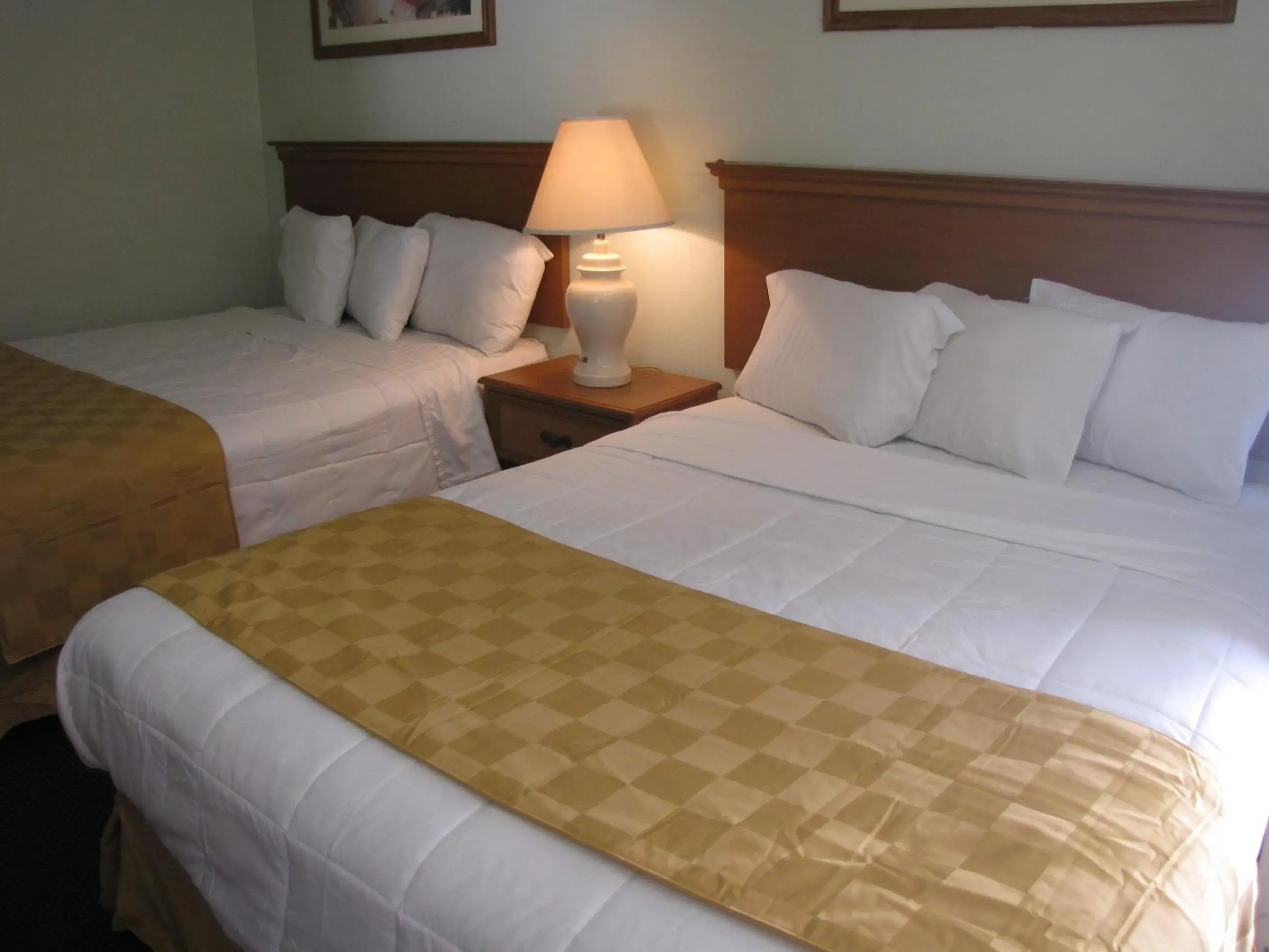 Photo of the whole room, Bed in A-1 Budget Motel