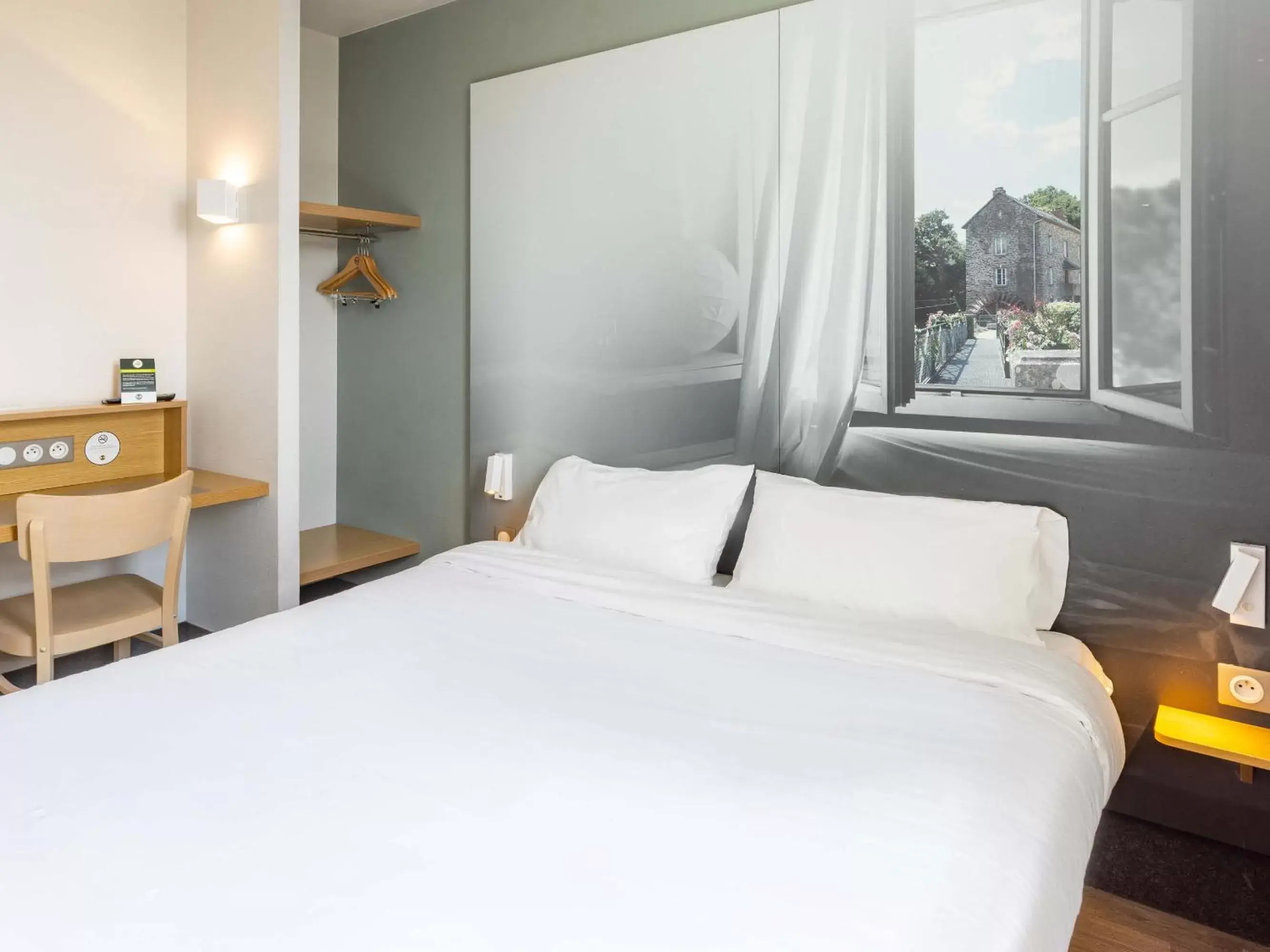 Bedroom, Bed in B&B HOTEL Rennes Ouest Villejean