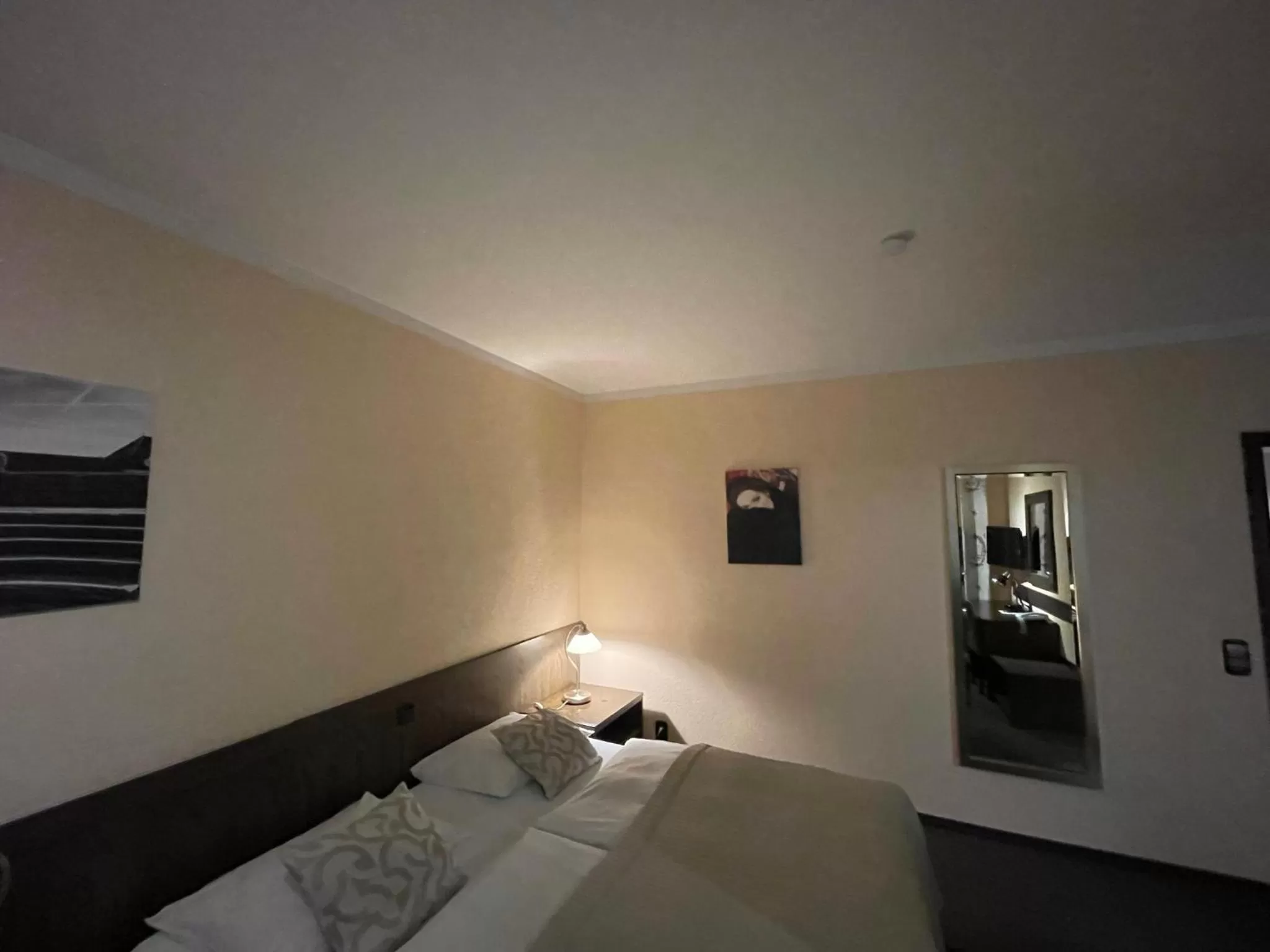 Bed in Hotel Brunnenhof