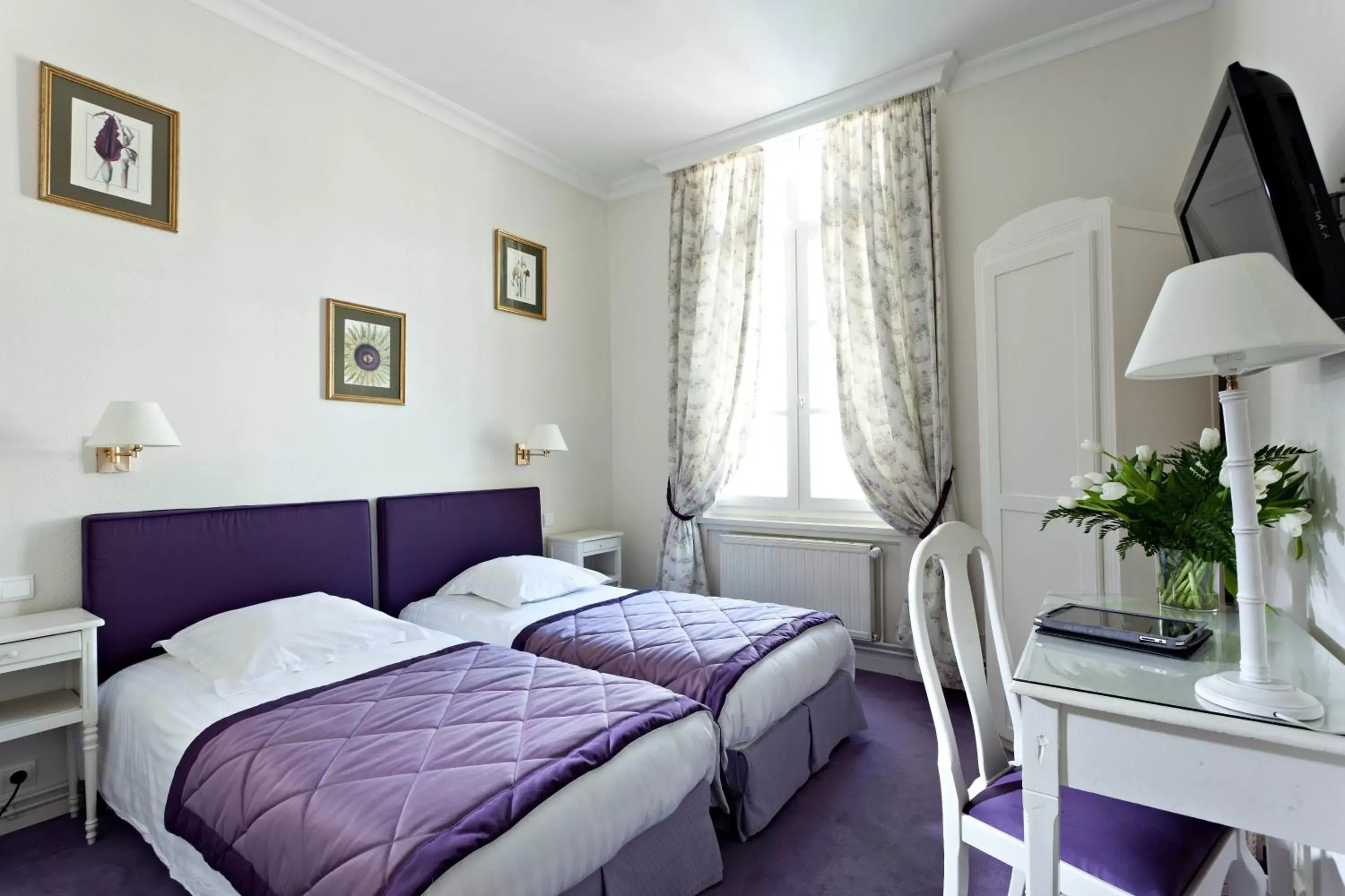 Bedroom, Bed in Hôtel de L'univers