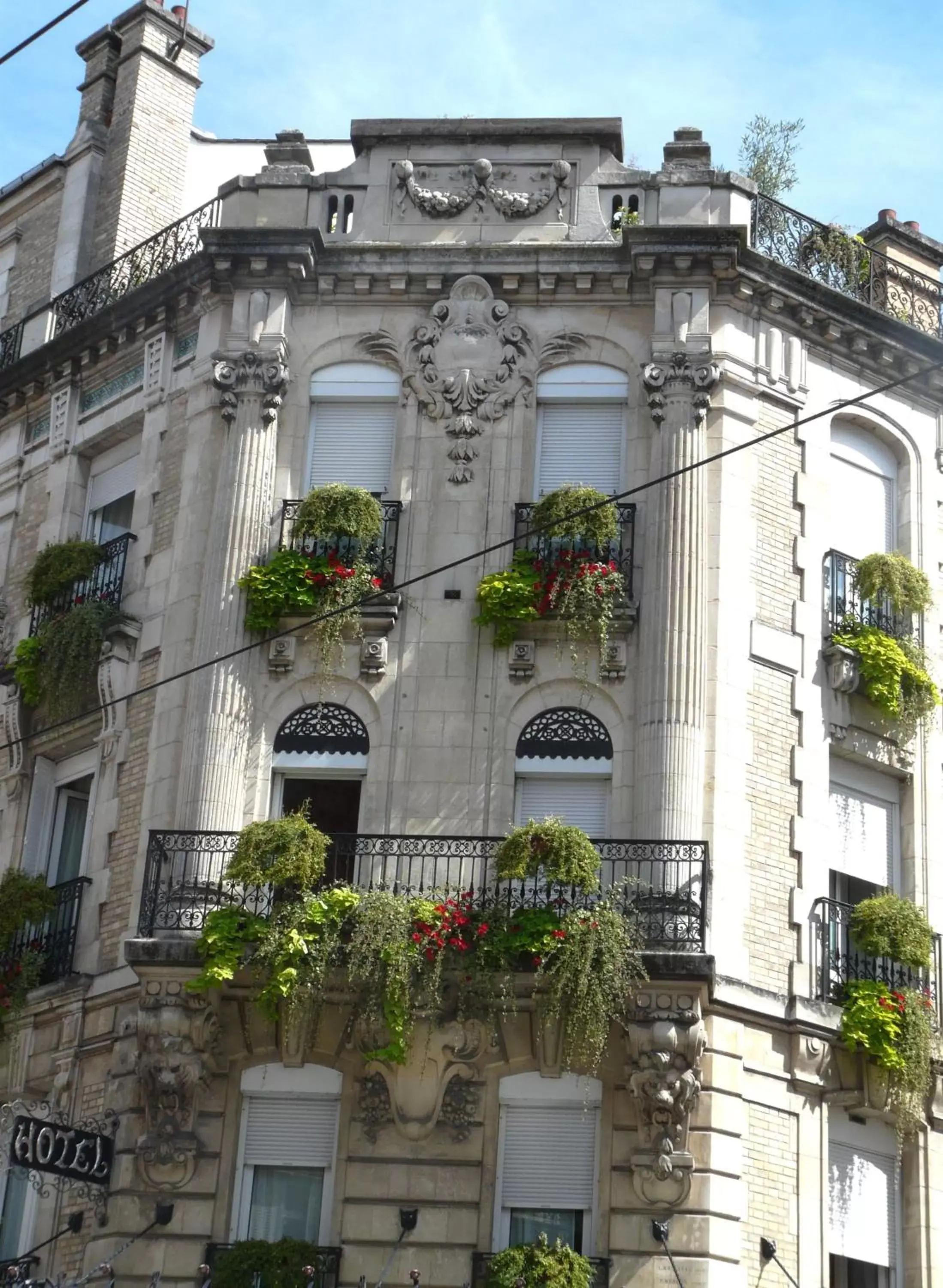 Facade/entrance, Property Building in Hôtel de l'Abeille