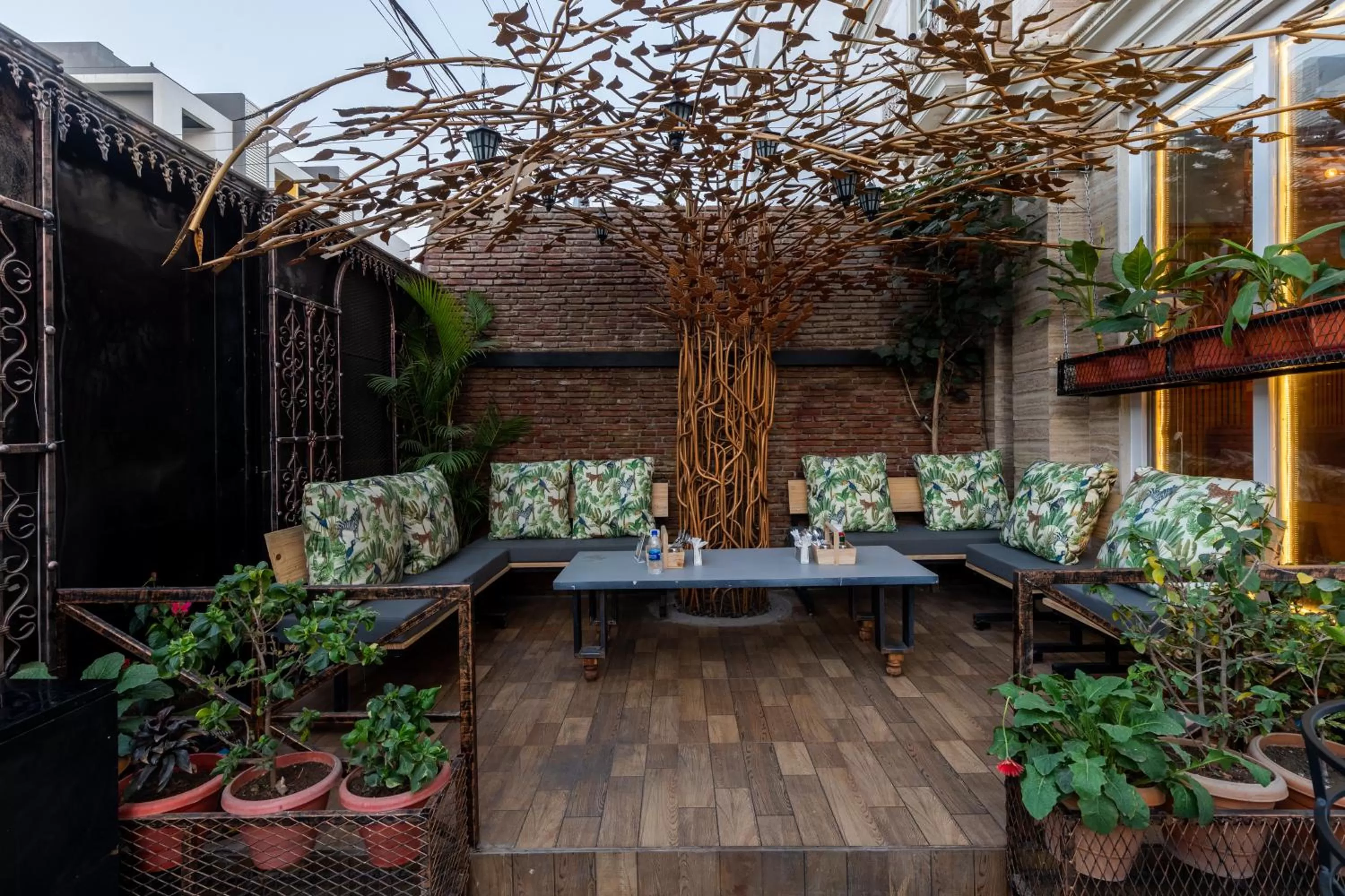 Lounge or bar in The Grand Shaurya