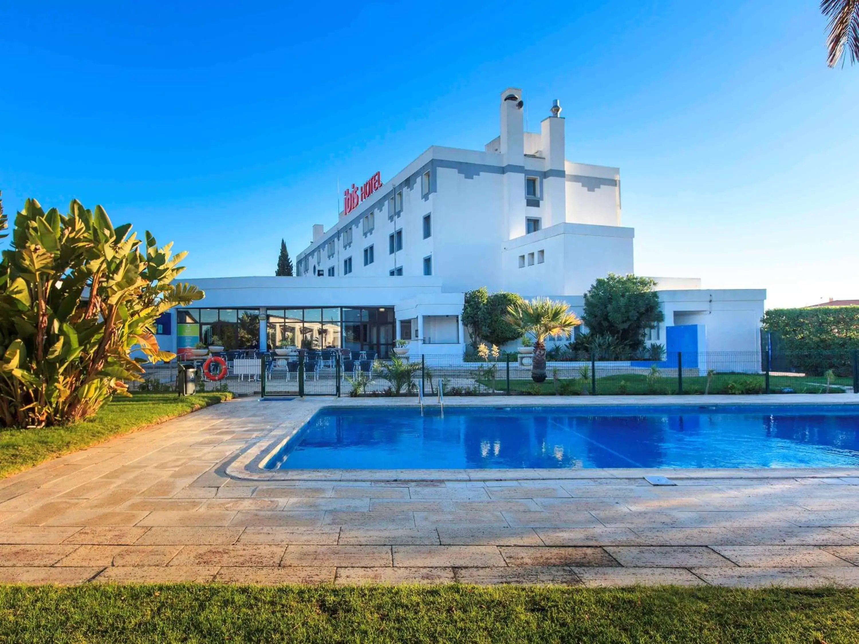Property building in Hotel ibis Faro Algarve