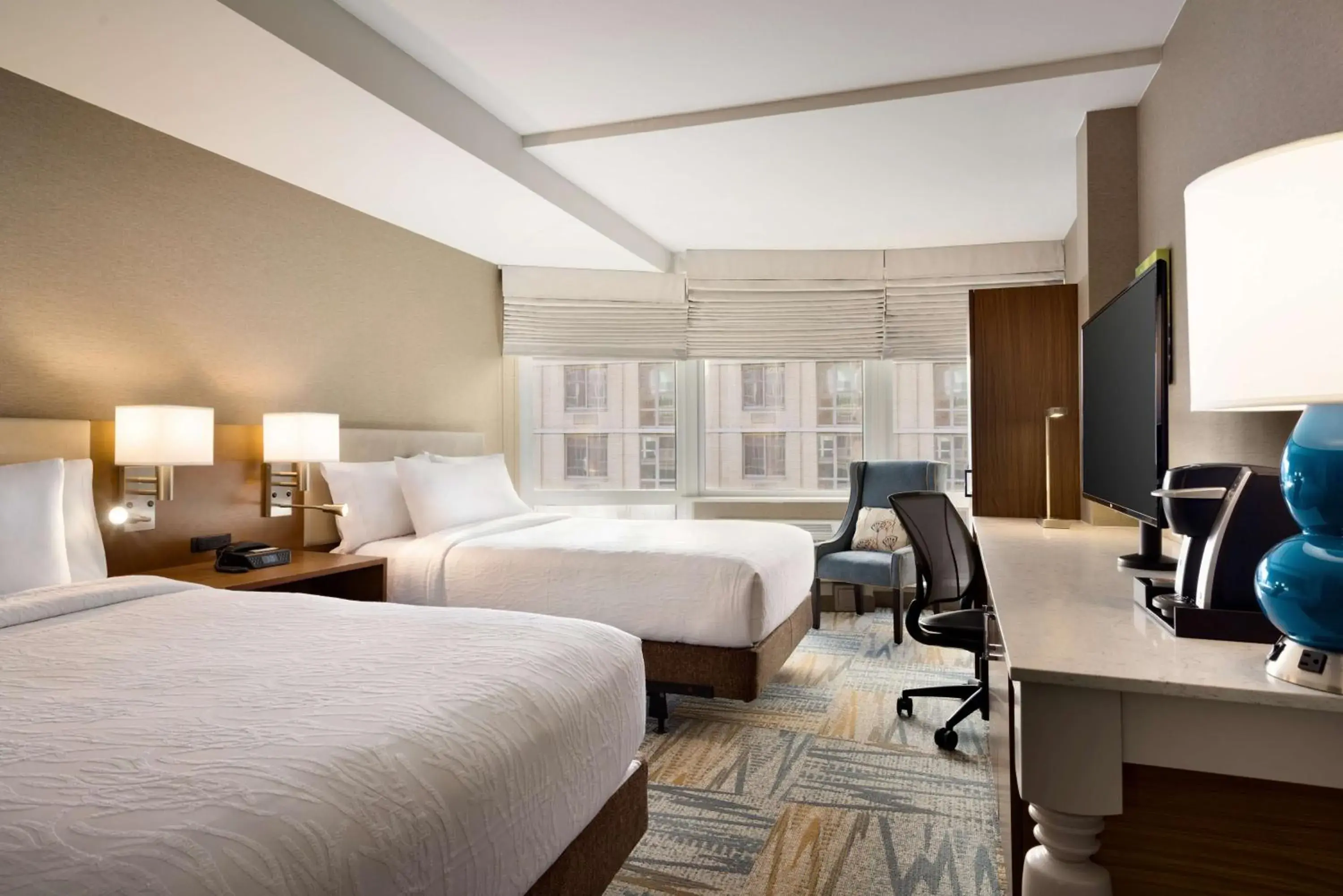 Bedroom, Bed in Hilton Garden Inn New York Times Square South