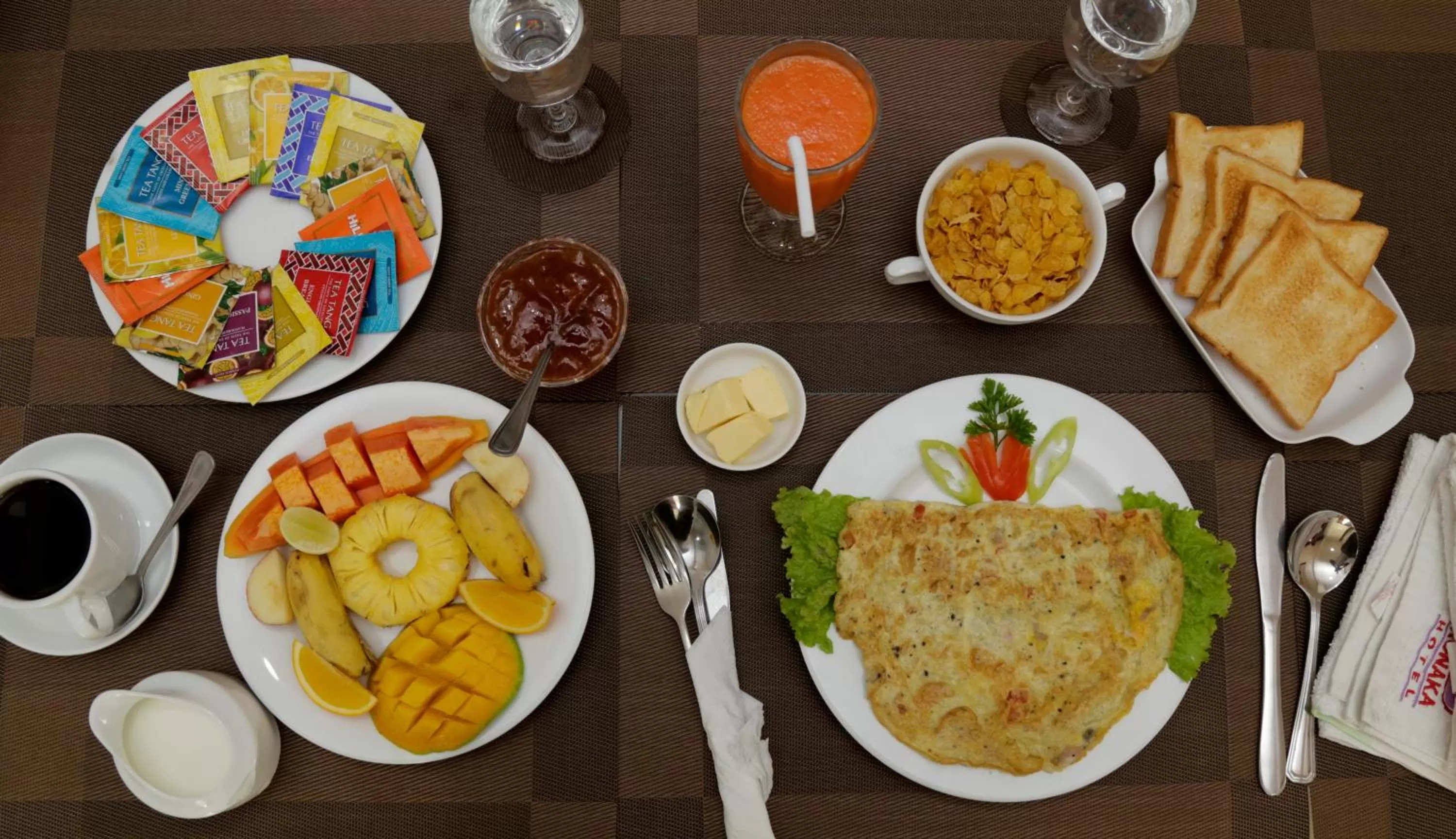 Food and drinks in Ronaka Airport Transit Hotel