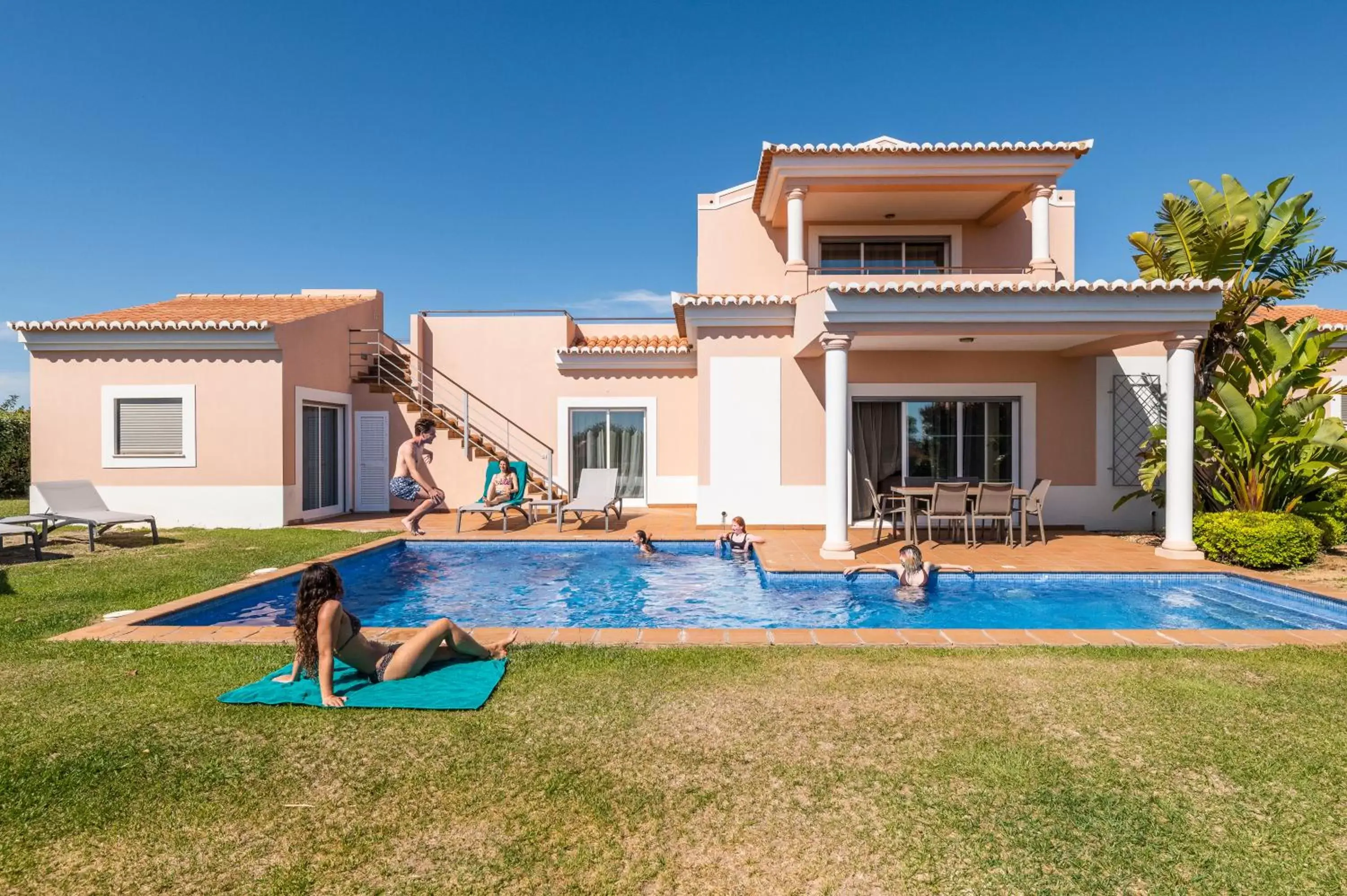 Three-Bedroom Villa with Private Pool in Vale da Lapa Village Resort