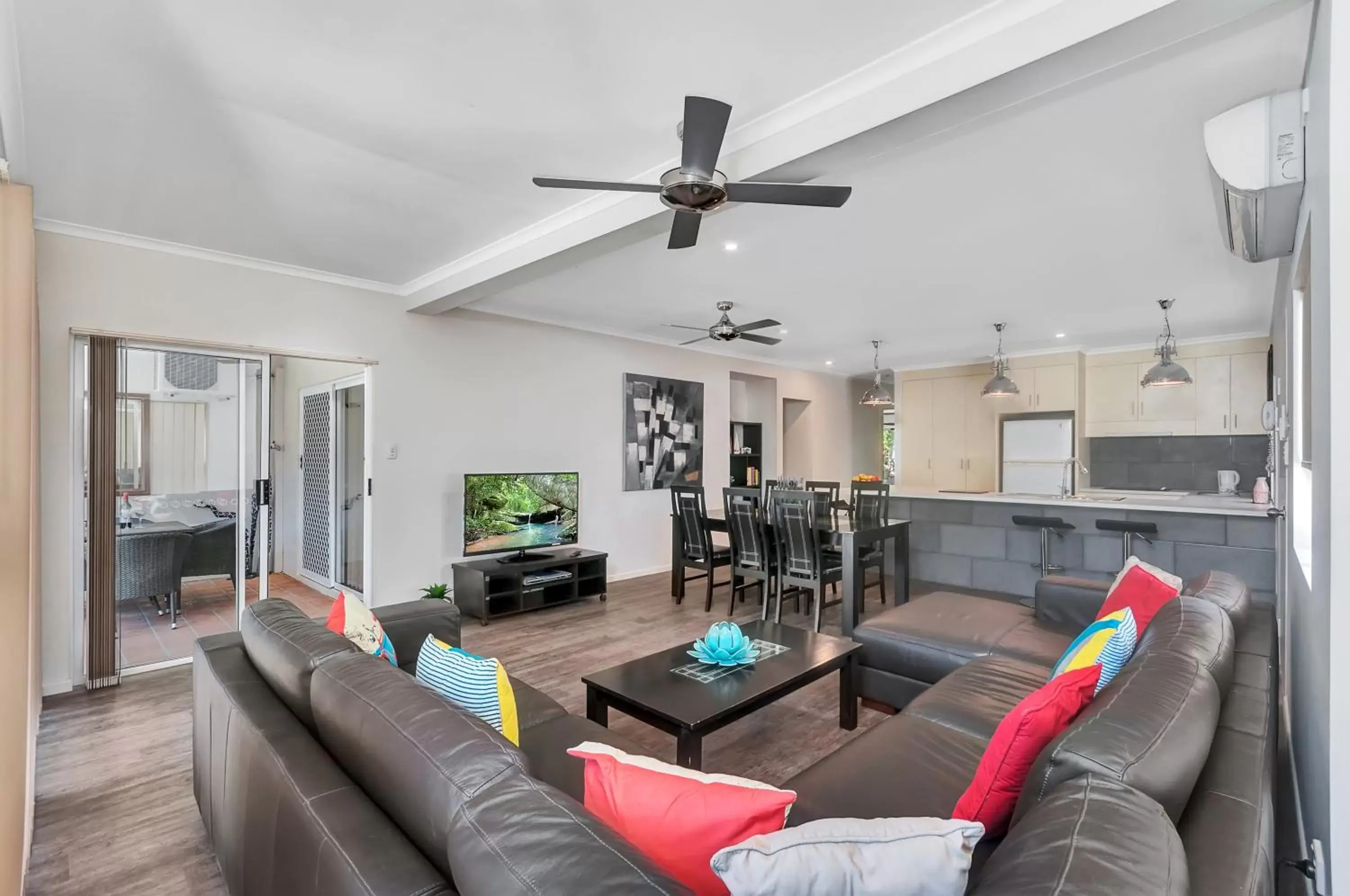 Living room, Seating Area in The Villas Palm Cove