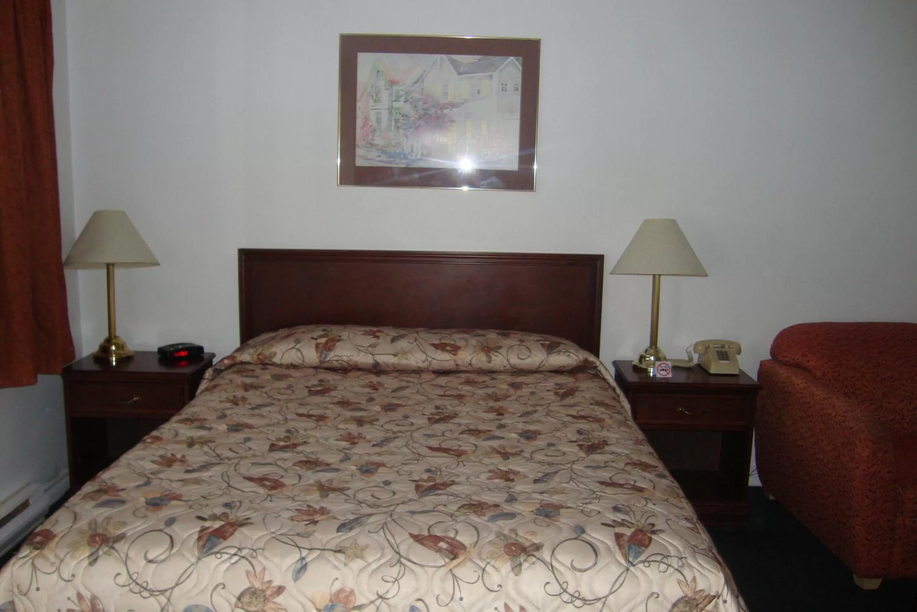 Bed in Royal Napanee Inn